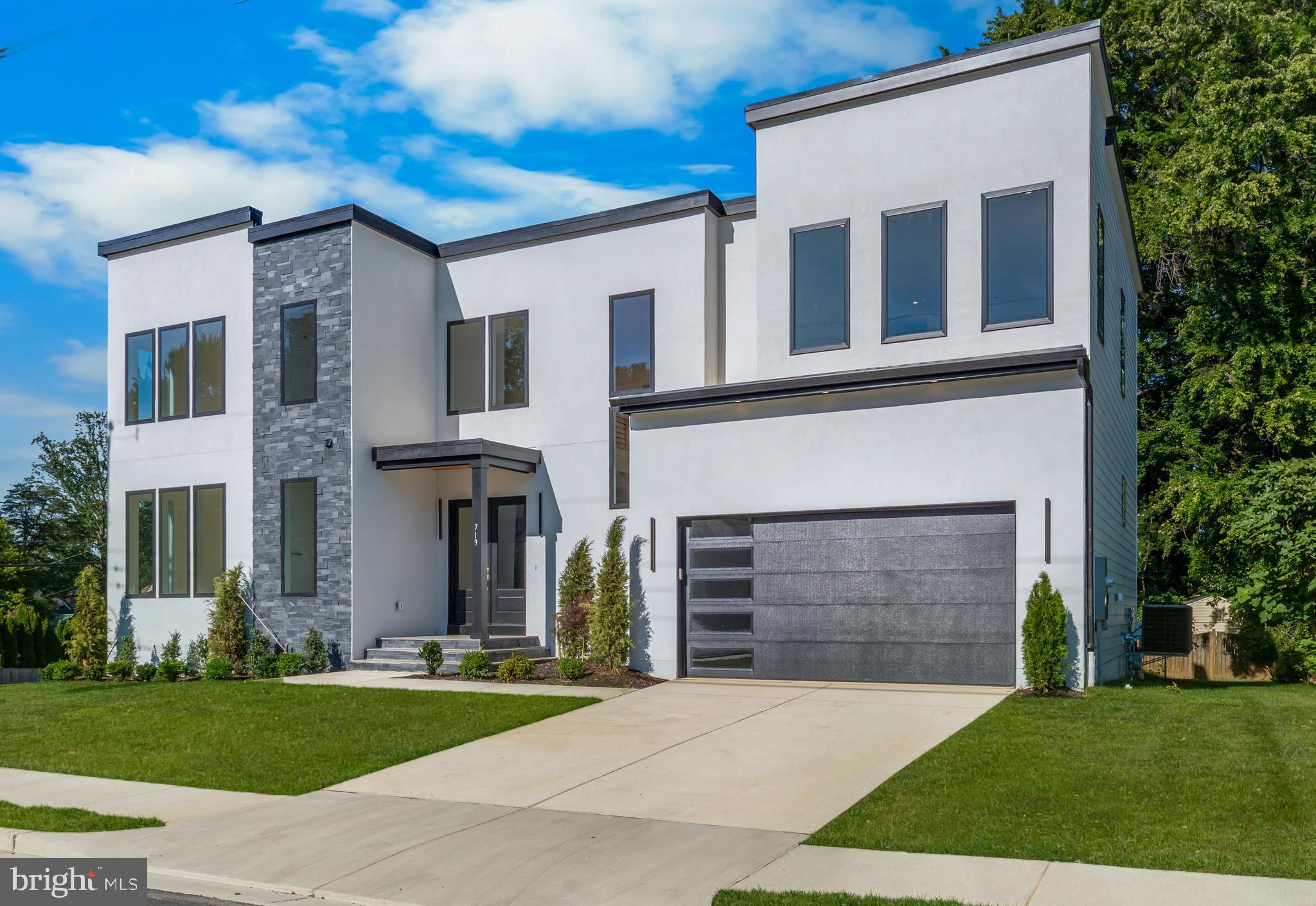 719 MEADOW LANE SW