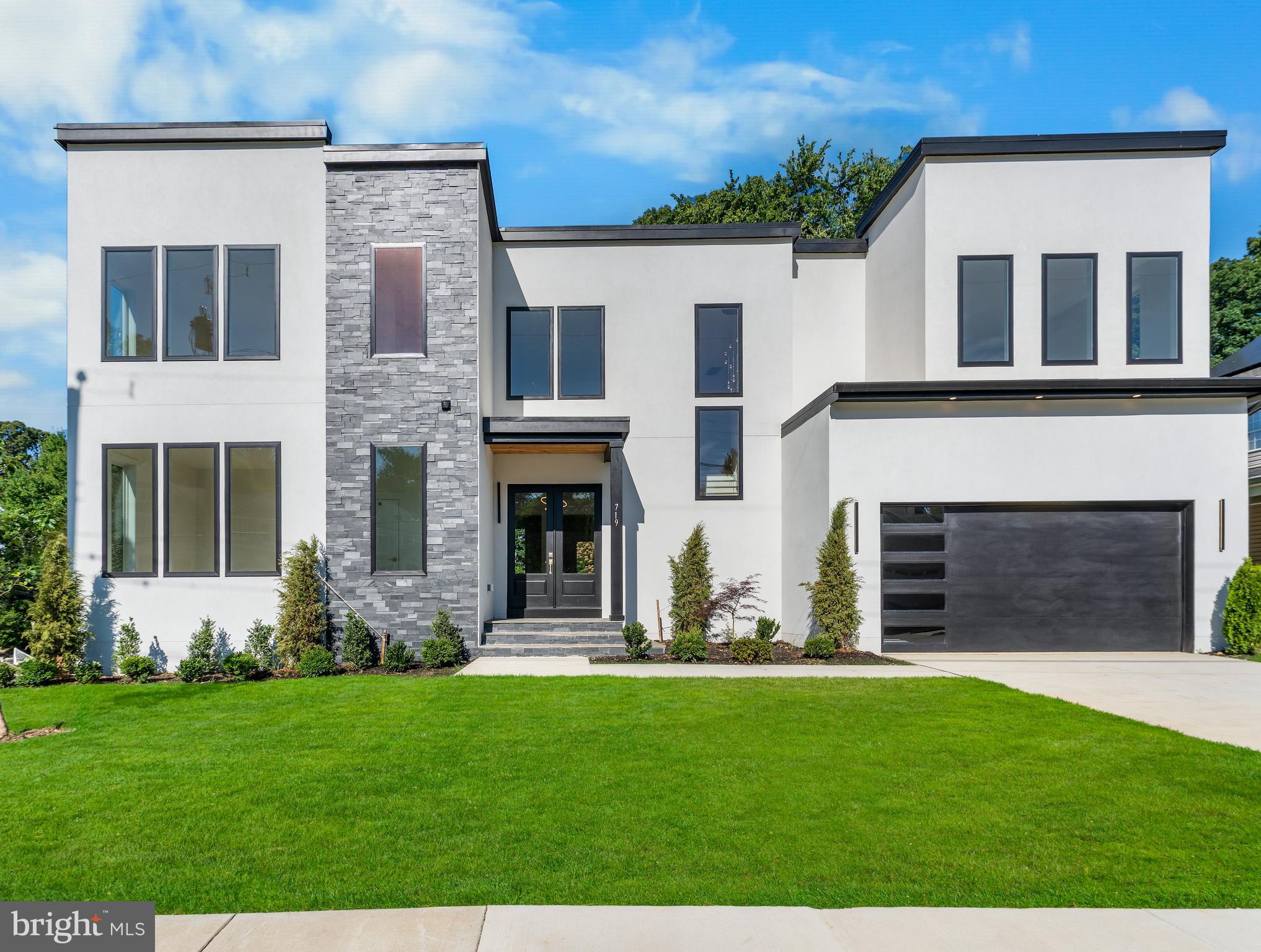 719 MEADOW LANE SW
