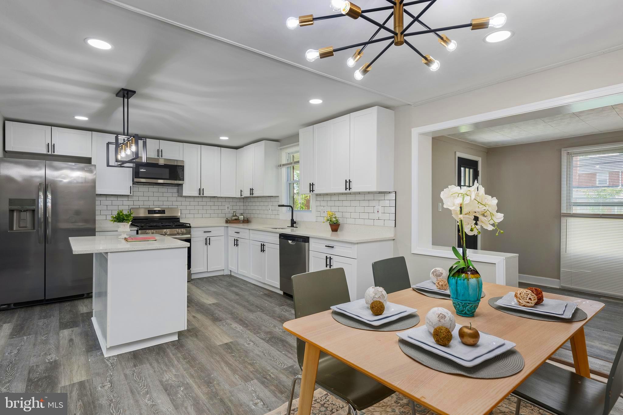 COLONIAL VILLAGE - Residential