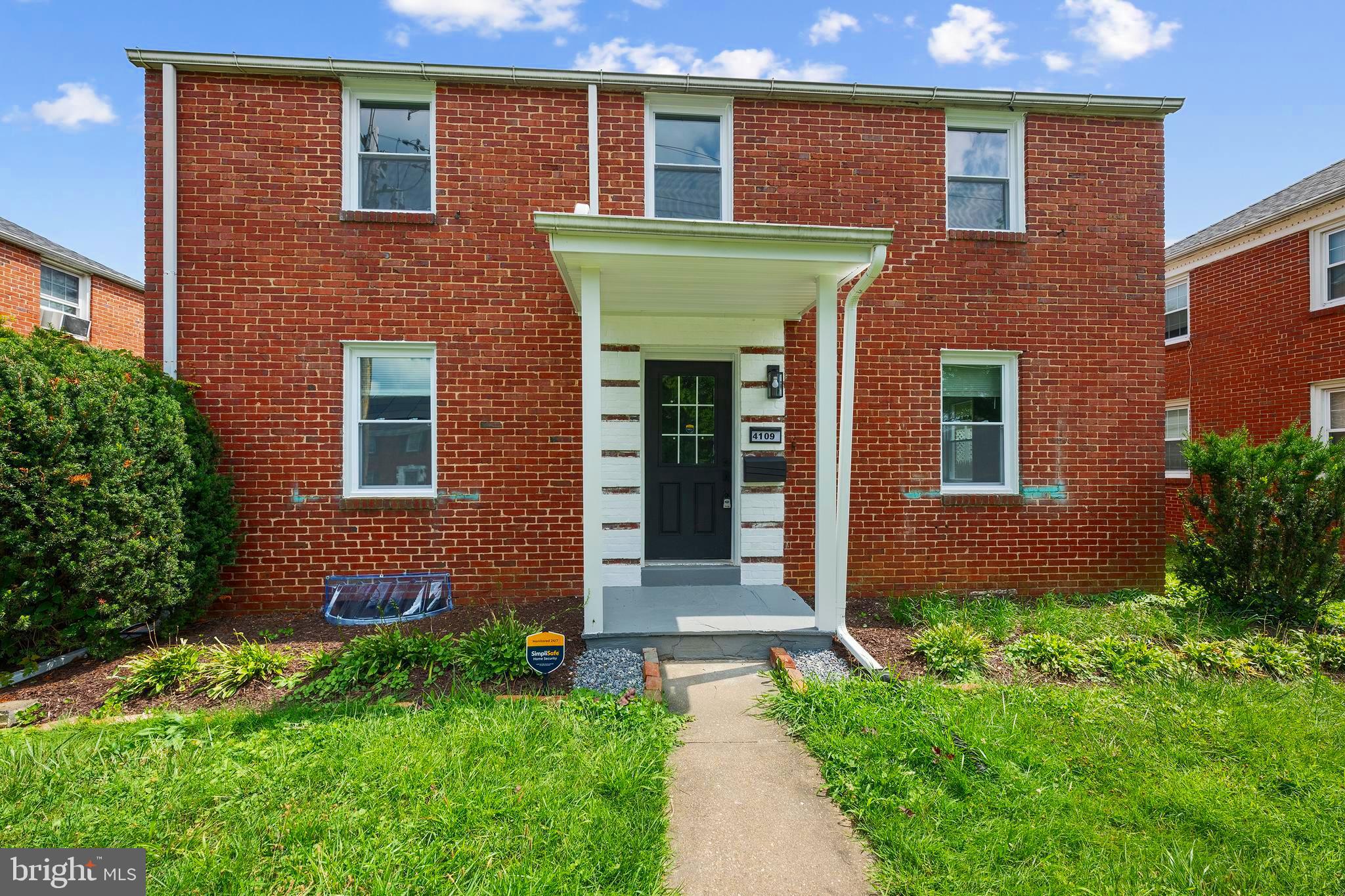 COLONIAL VILLAGE - Residential