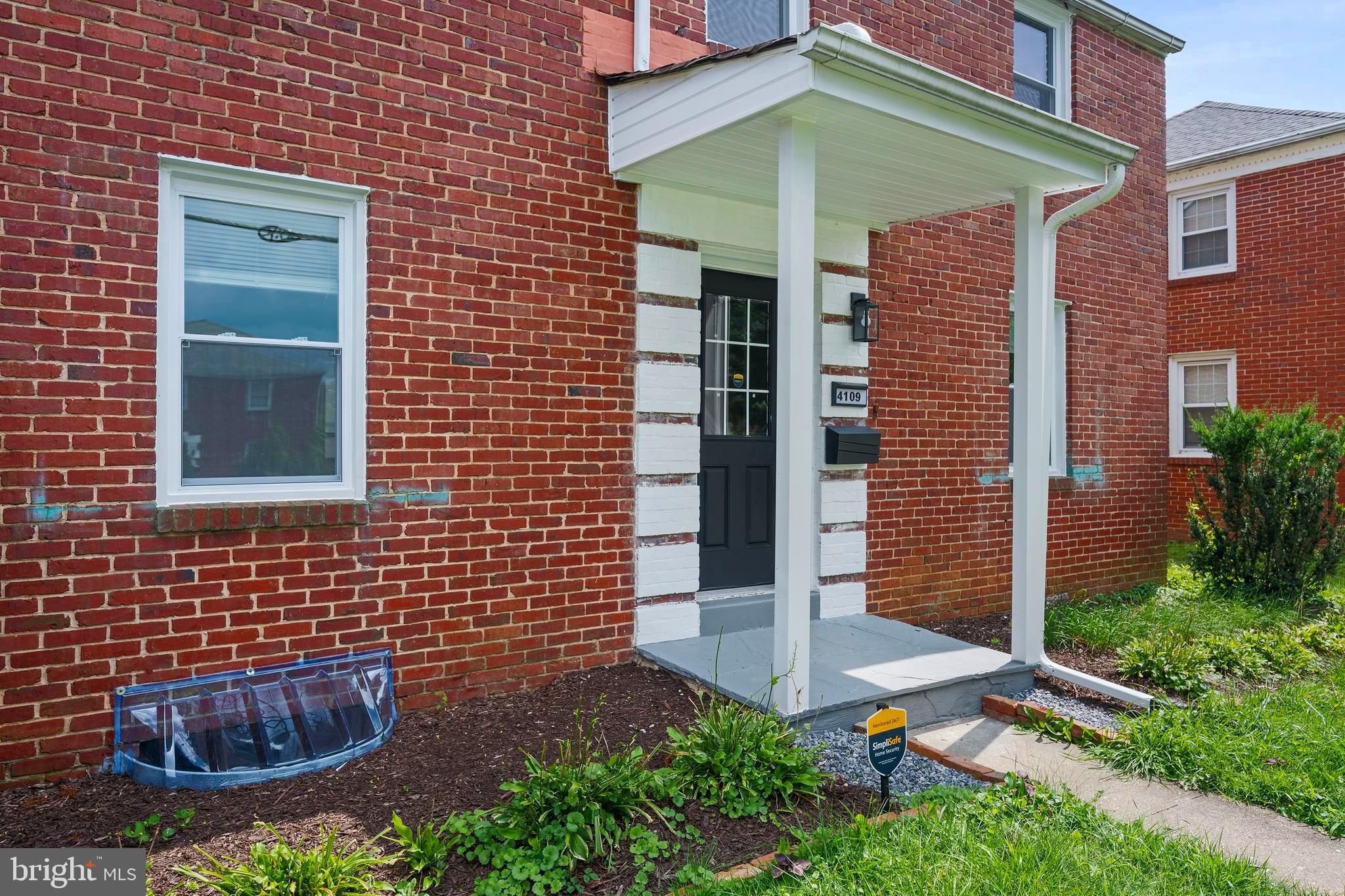 COLONIAL VILLAGE - Residential