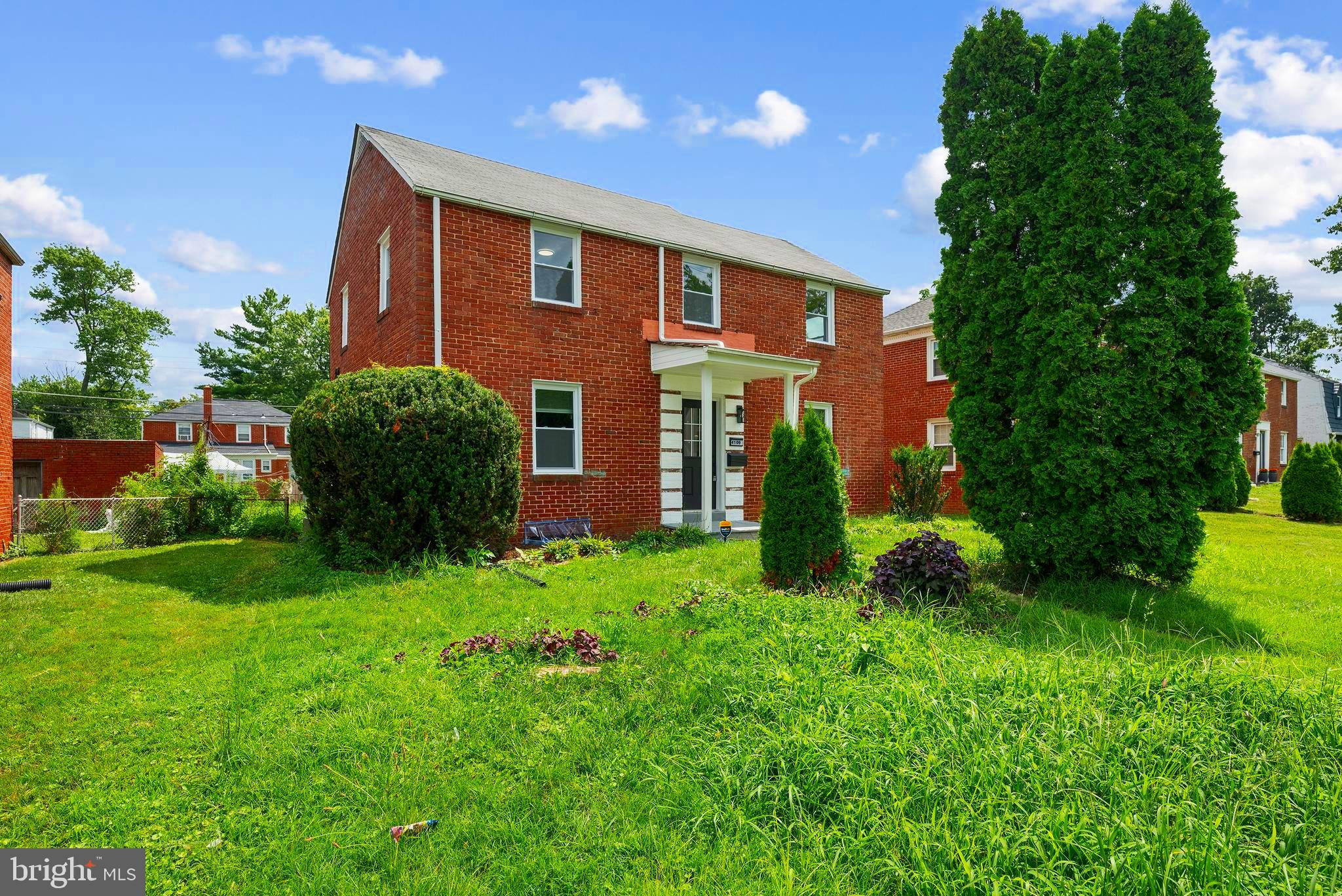 COLONIAL VILLAGE - Residential