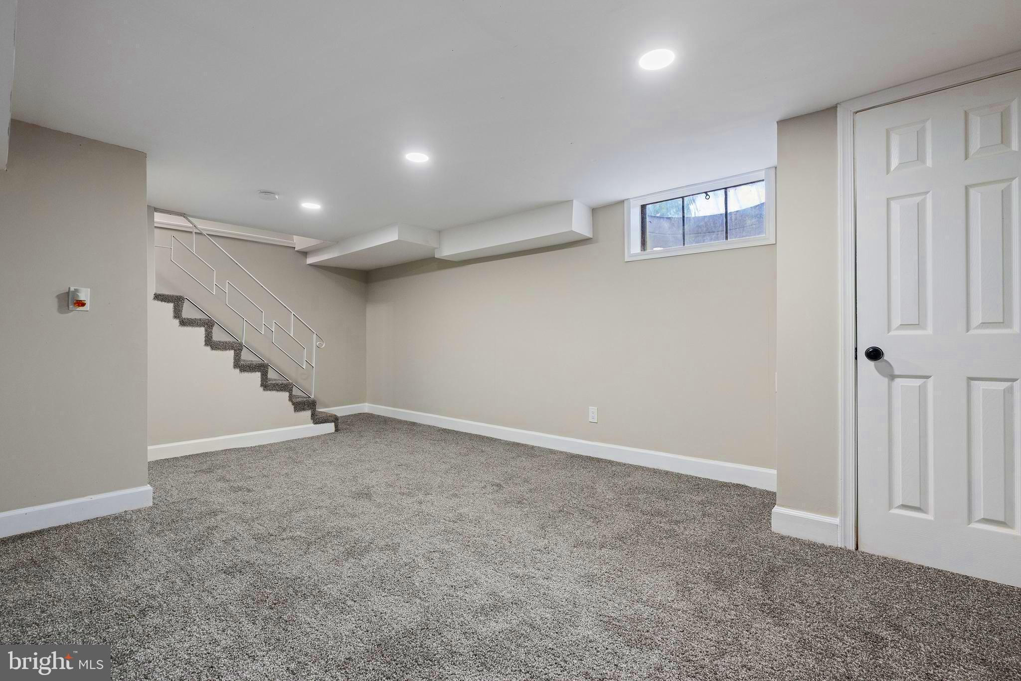 COLONIAL VILLAGE - Residential