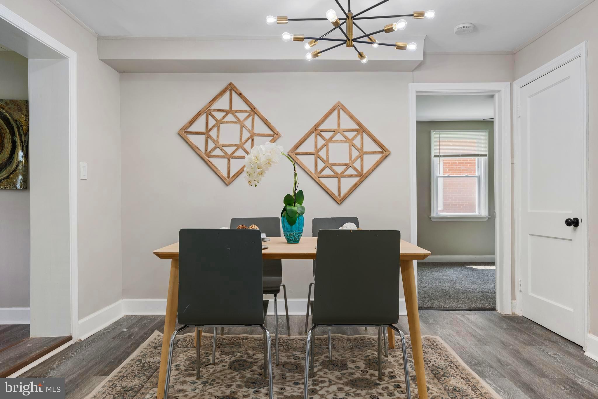 COLONIAL VILLAGE - Residential