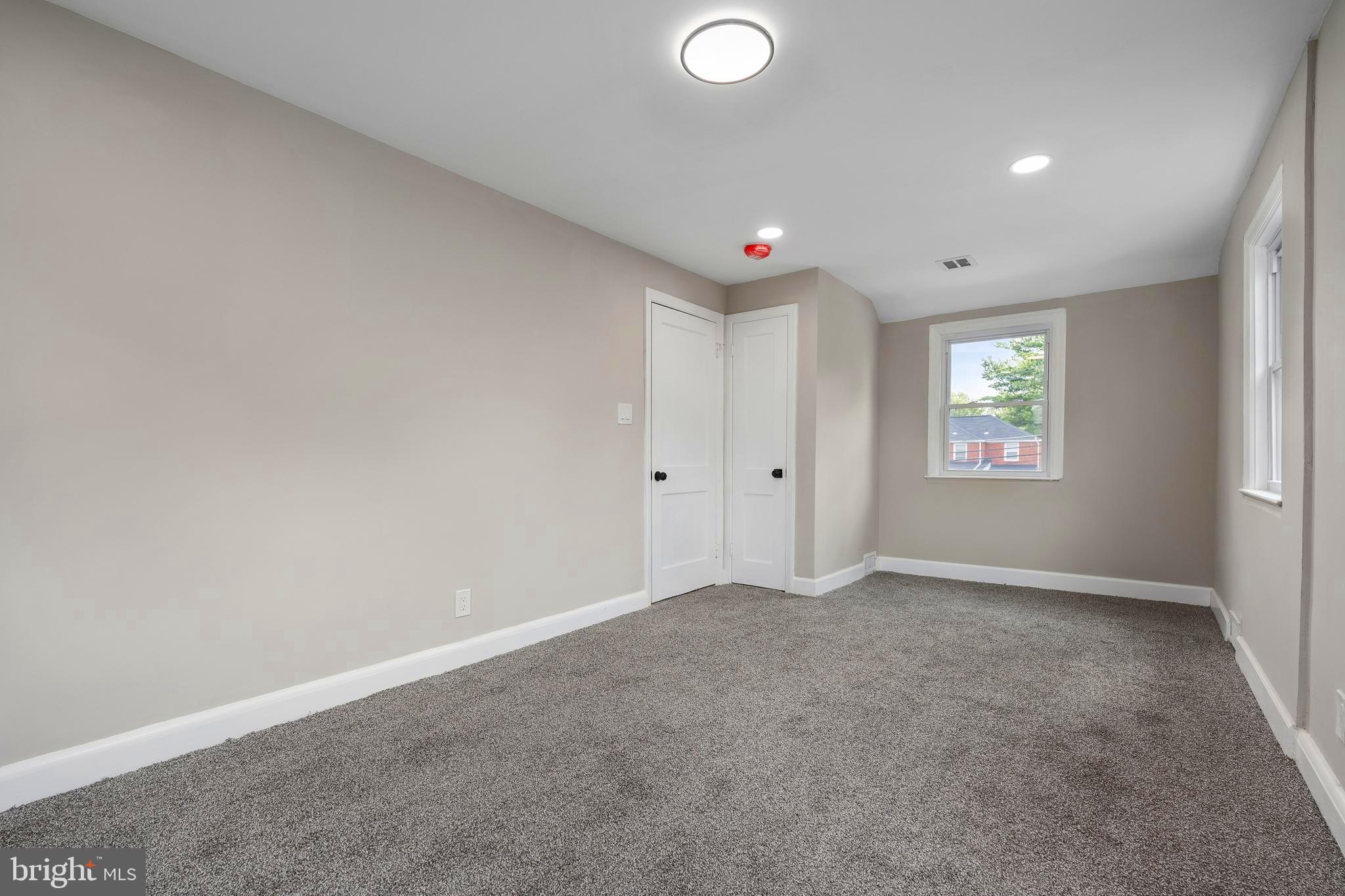 COLONIAL VILLAGE - Residential