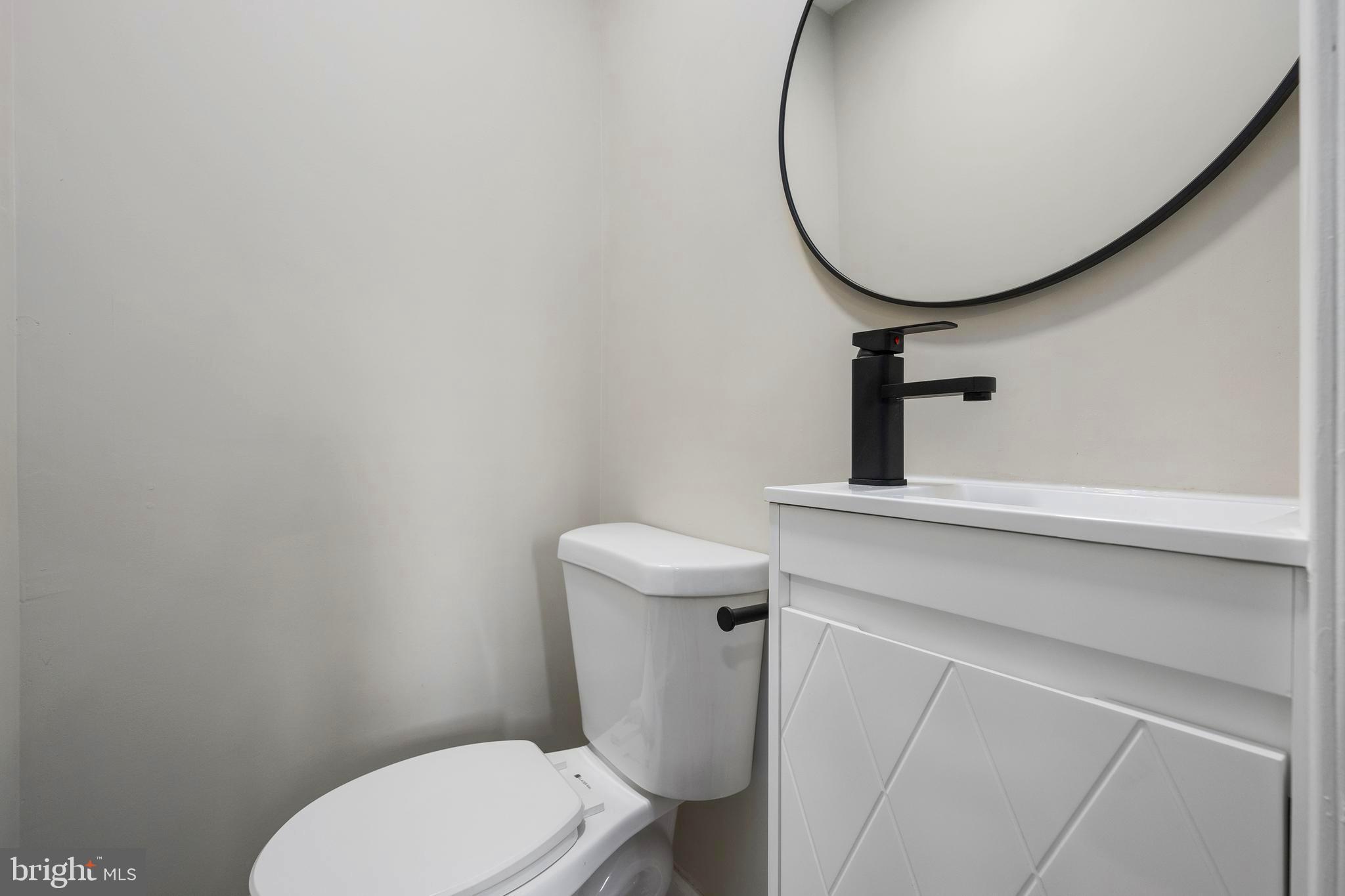 COLONIAL VILLAGE - Residential