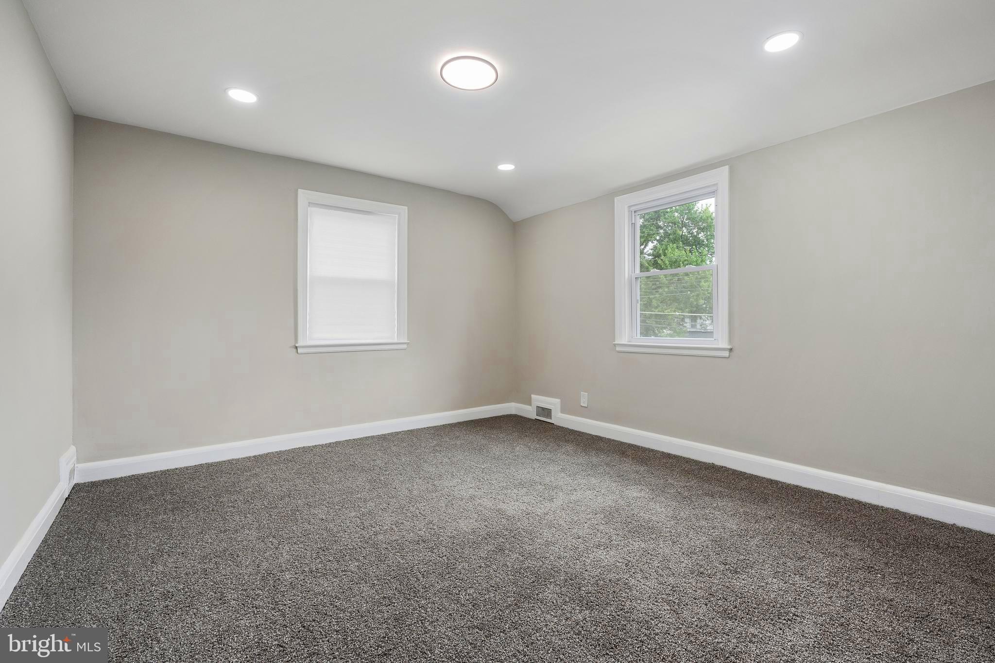 COLONIAL VILLAGE - Residential