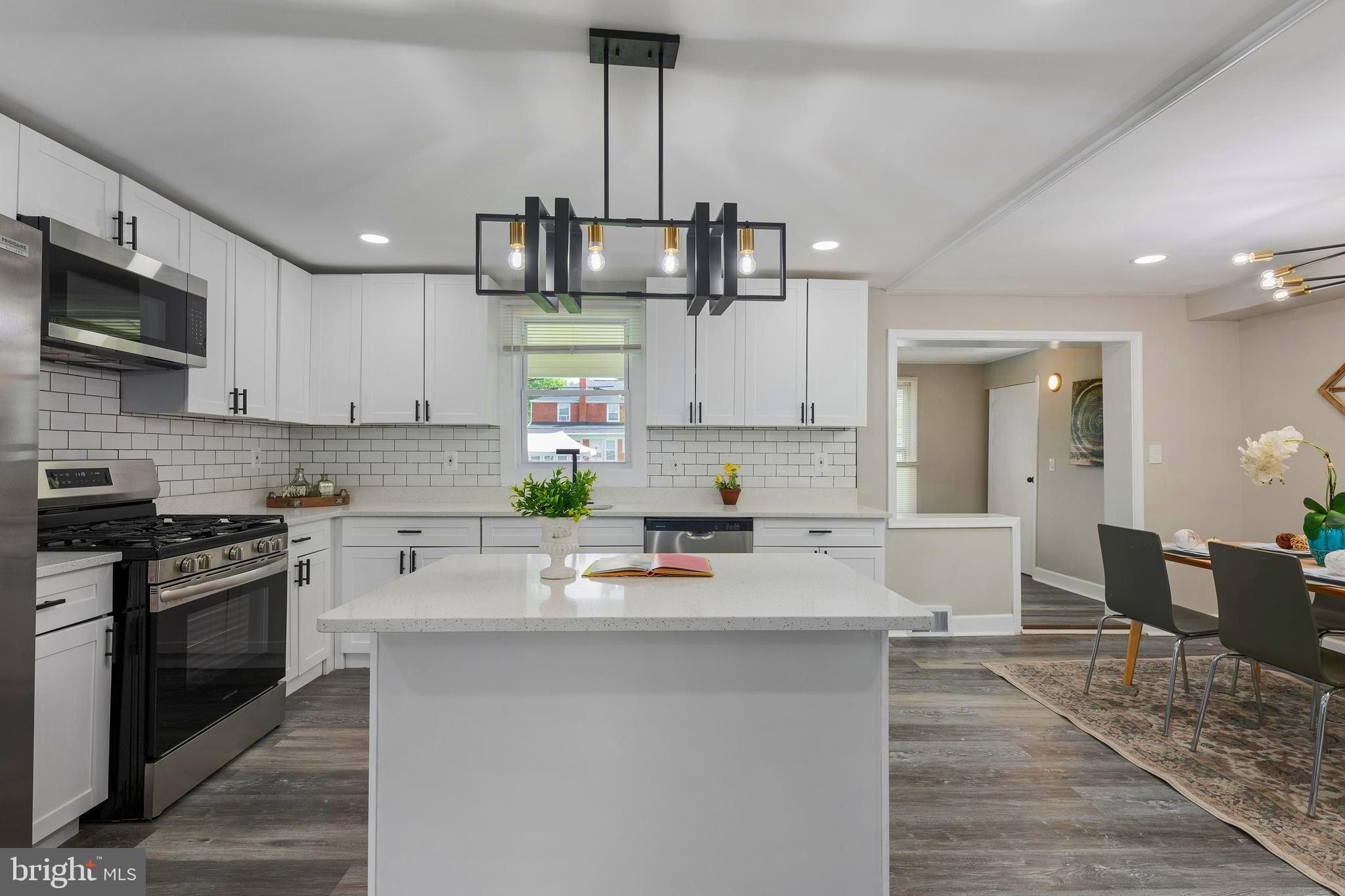 COLONIAL VILLAGE - Residential