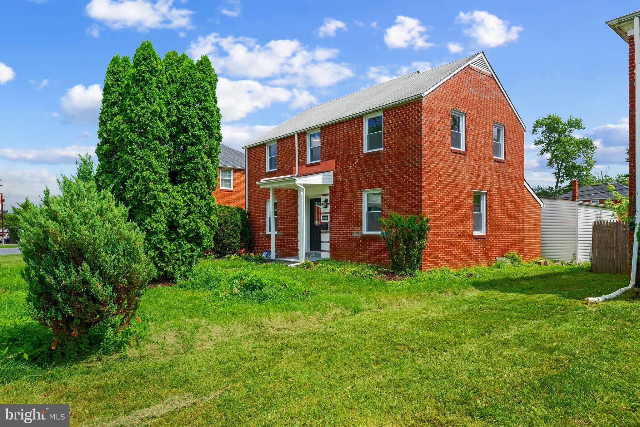 COLONIAL VILLAGE - Residential