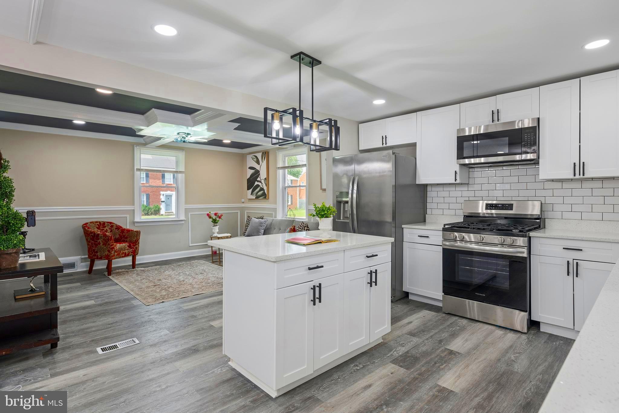 COLONIAL VILLAGE - Residential