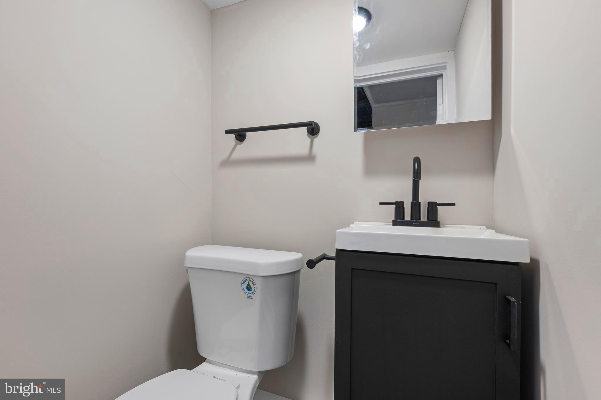 COLONIAL VILLAGE - Residential