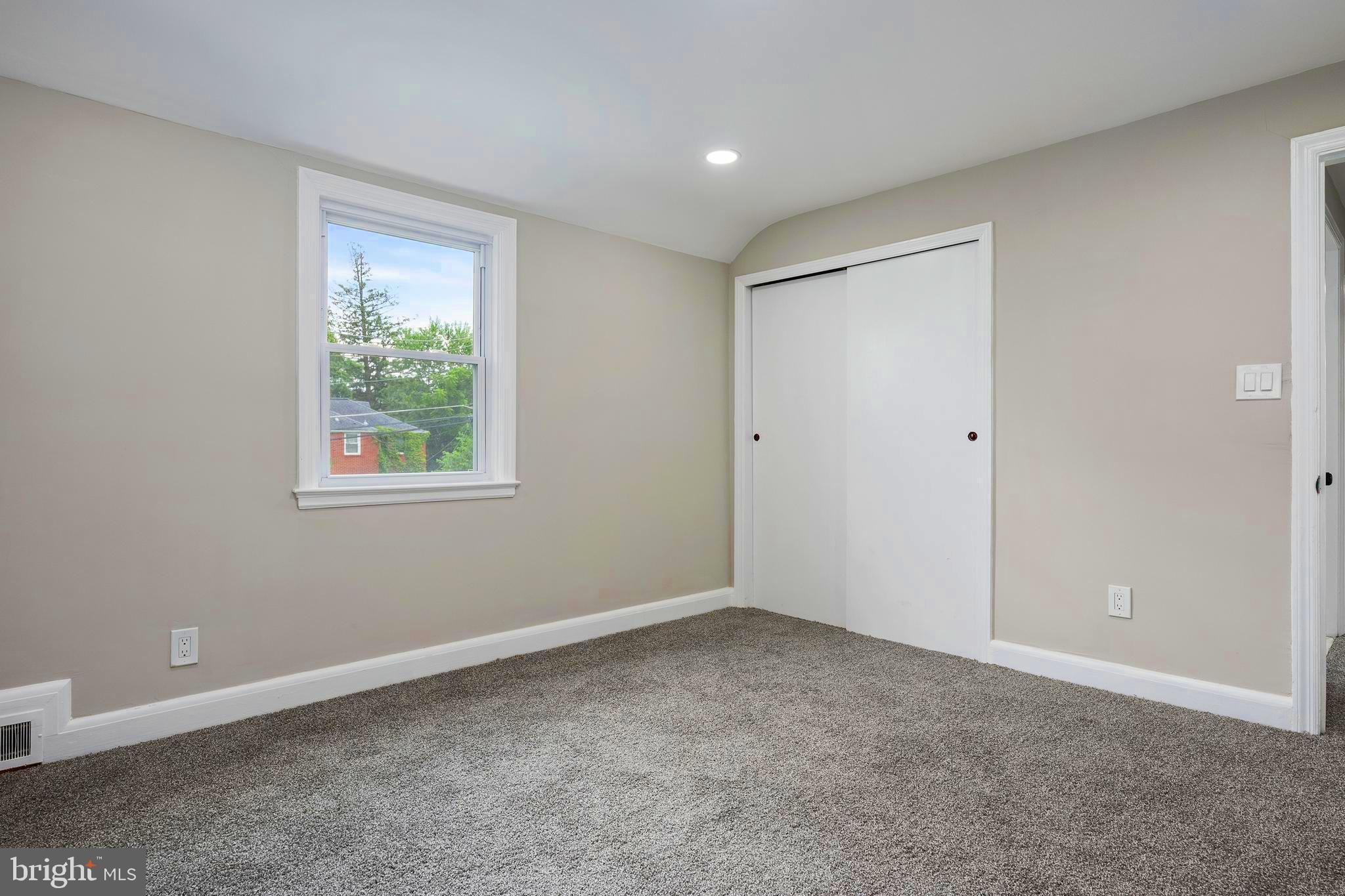 COLONIAL VILLAGE - Residential