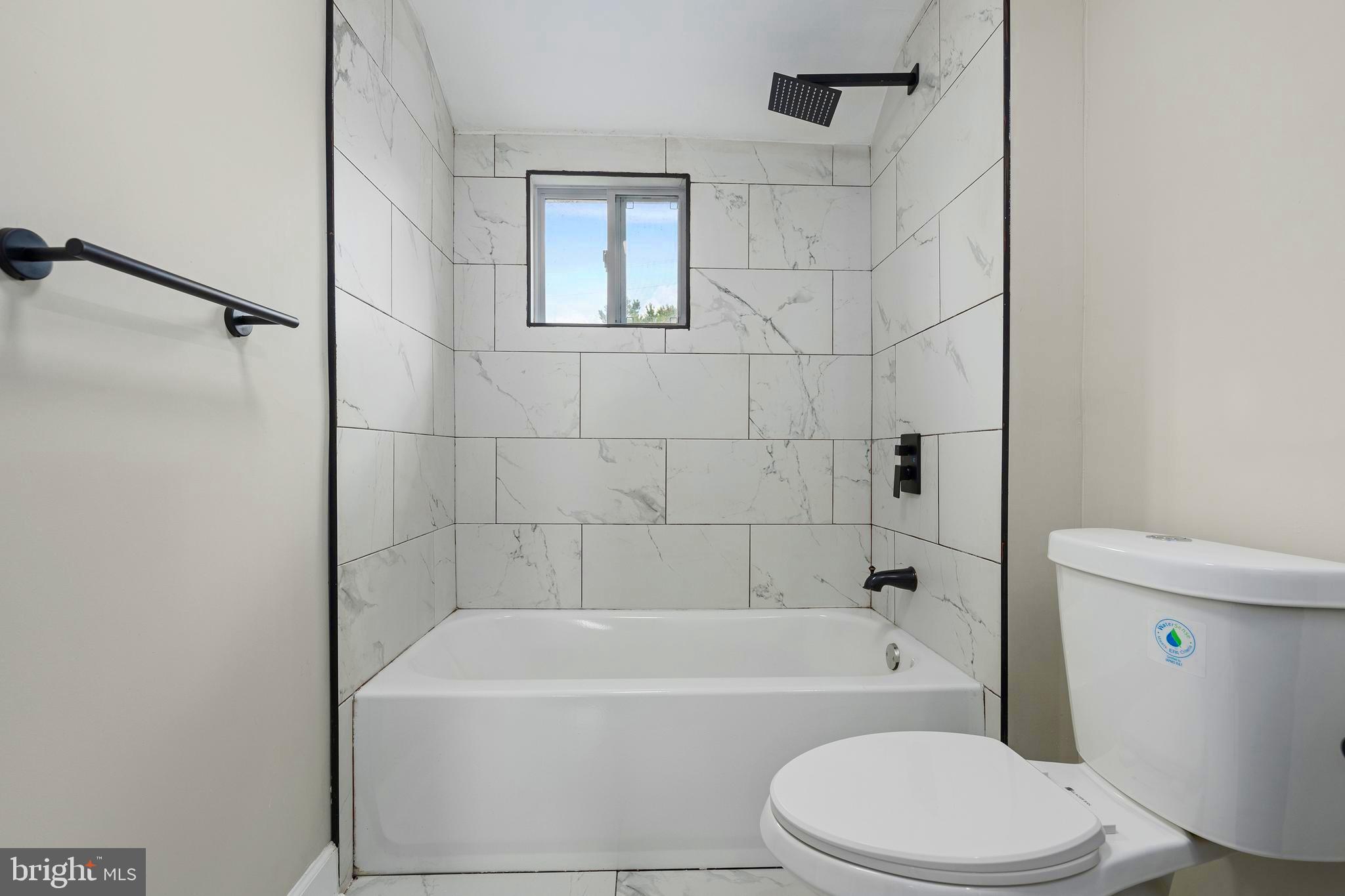 COLONIAL VILLAGE - Residential