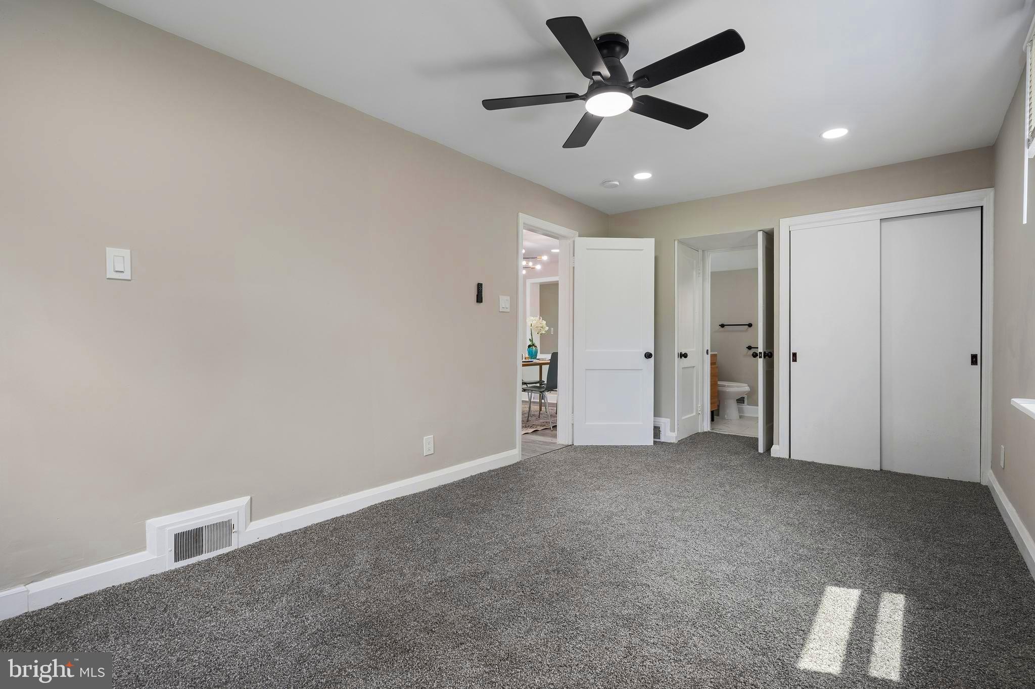 COLONIAL VILLAGE - Residential