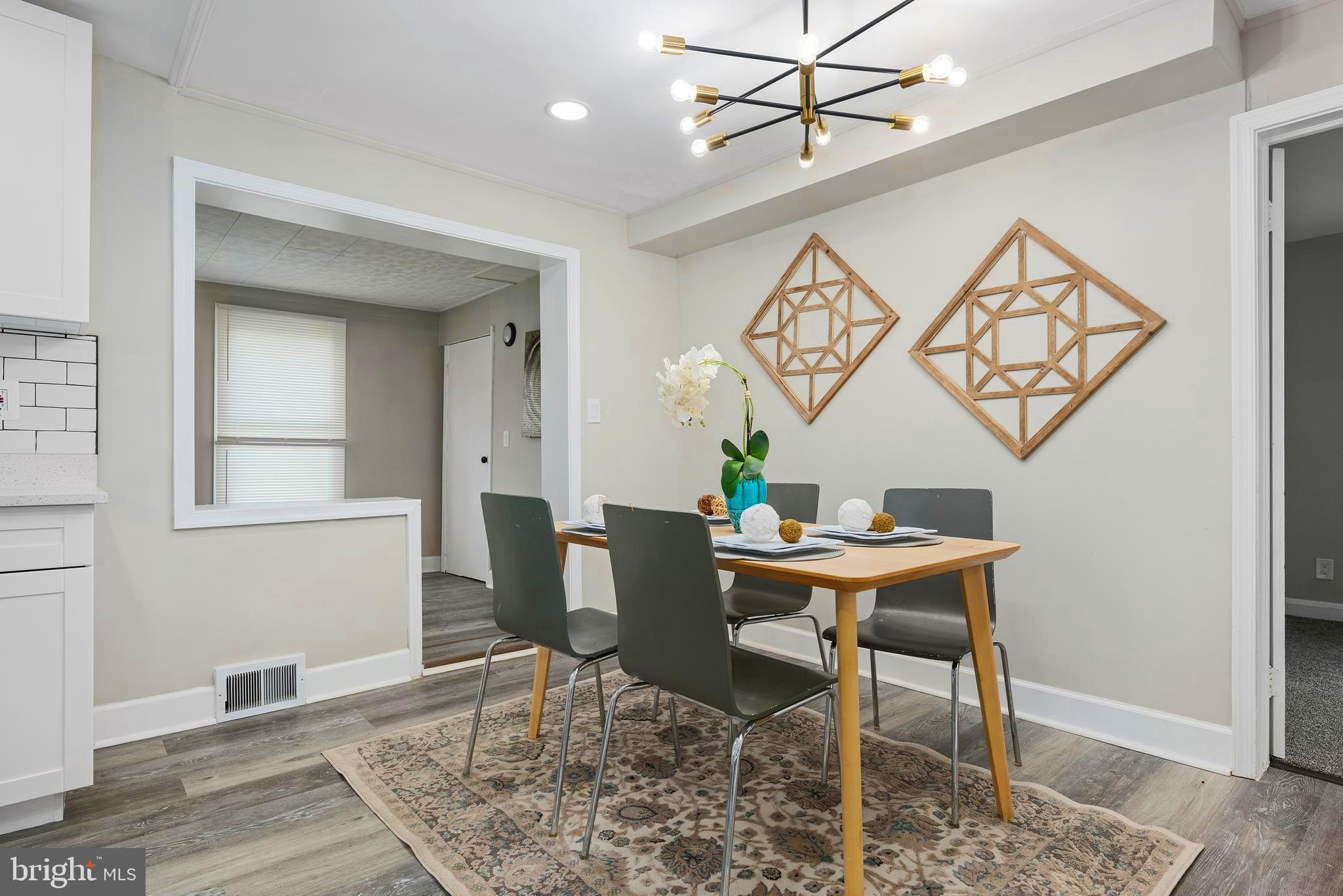 COLONIAL VILLAGE - Residential