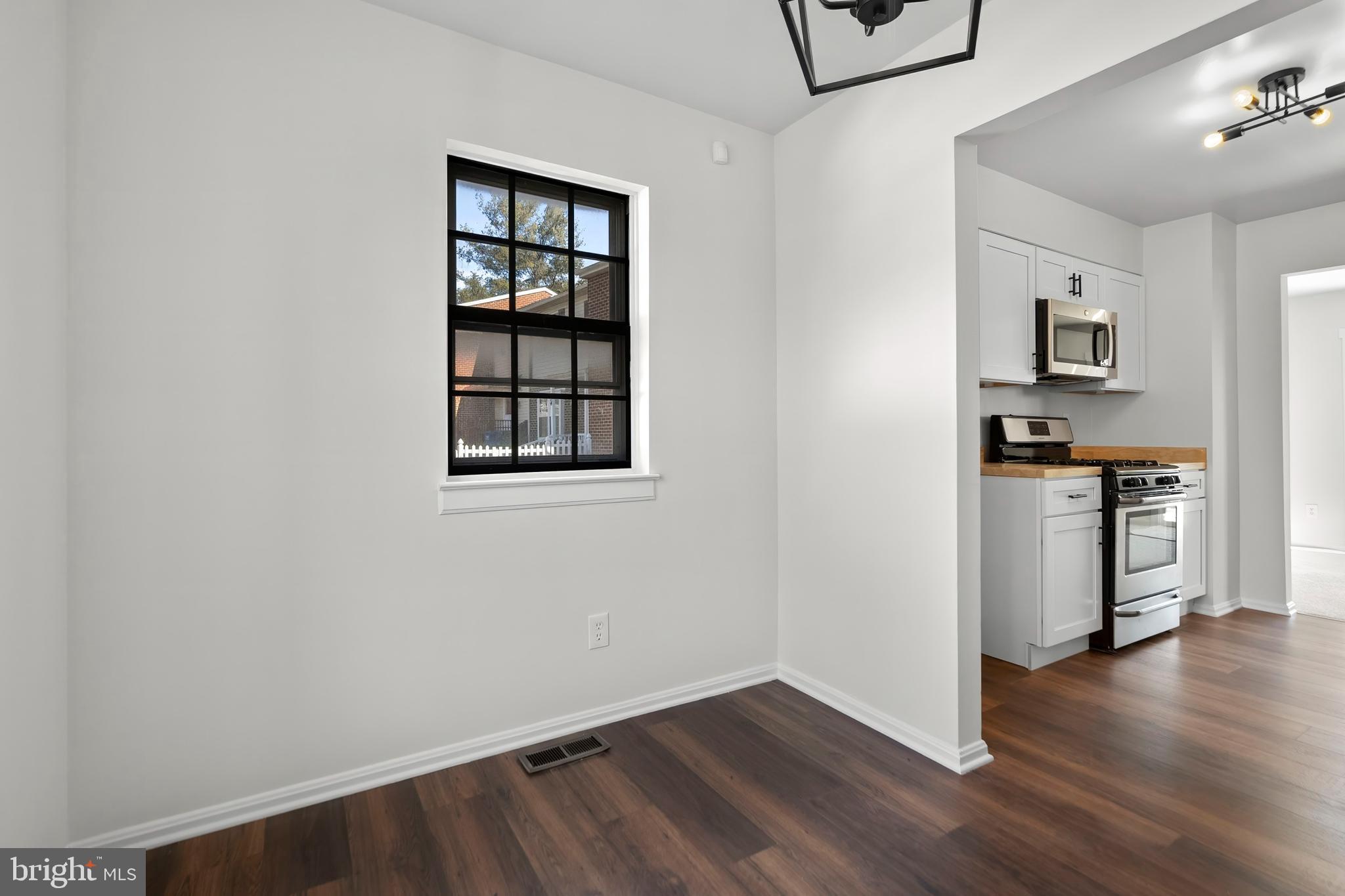 BRENTWOOD SQUARE - Residential