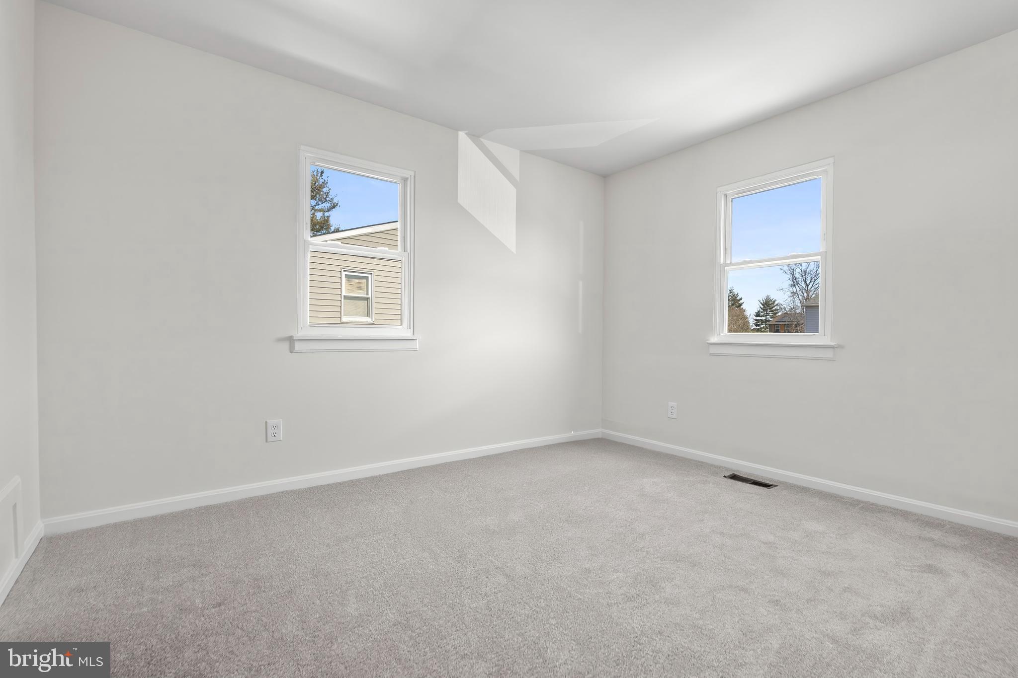 BRENTWOOD SQUARE - Residential