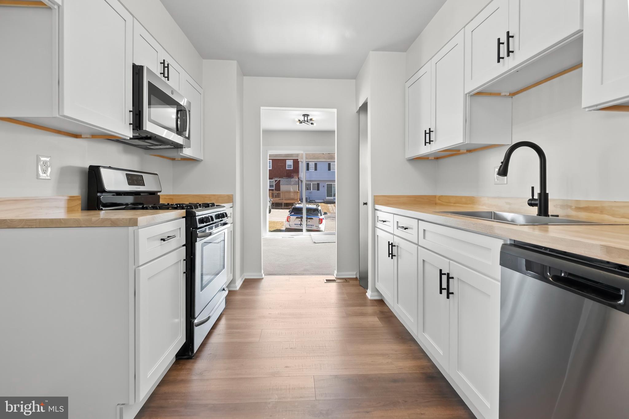 BRENTWOOD SQUARE - Residential