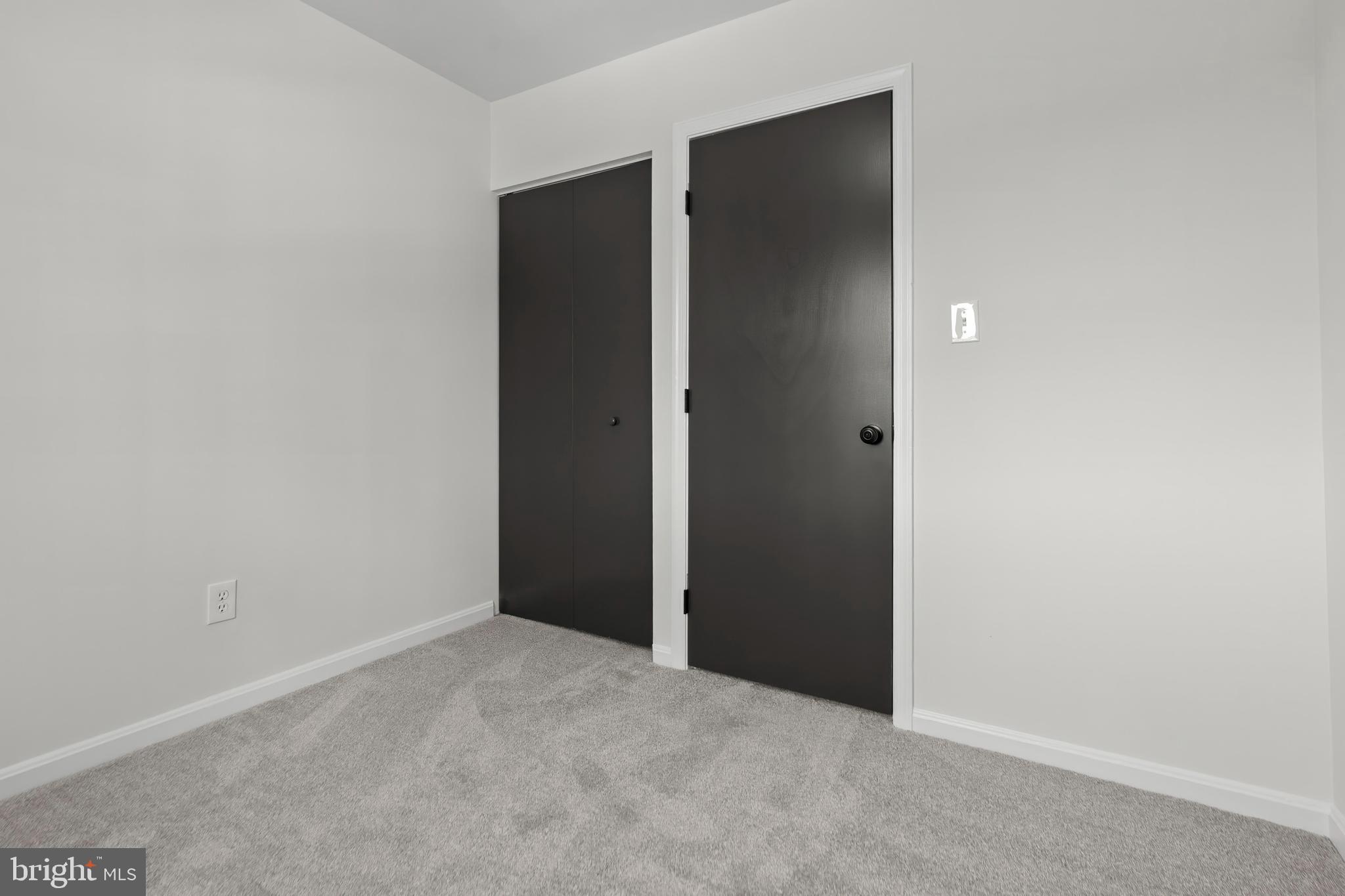 BRENTWOOD SQUARE - Residential