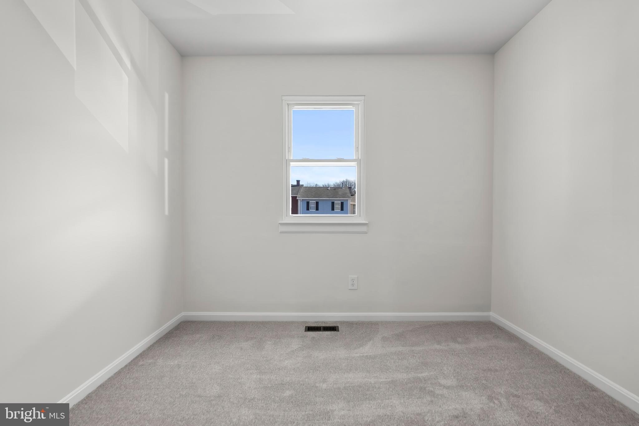 BRENTWOOD SQUARE - Residential