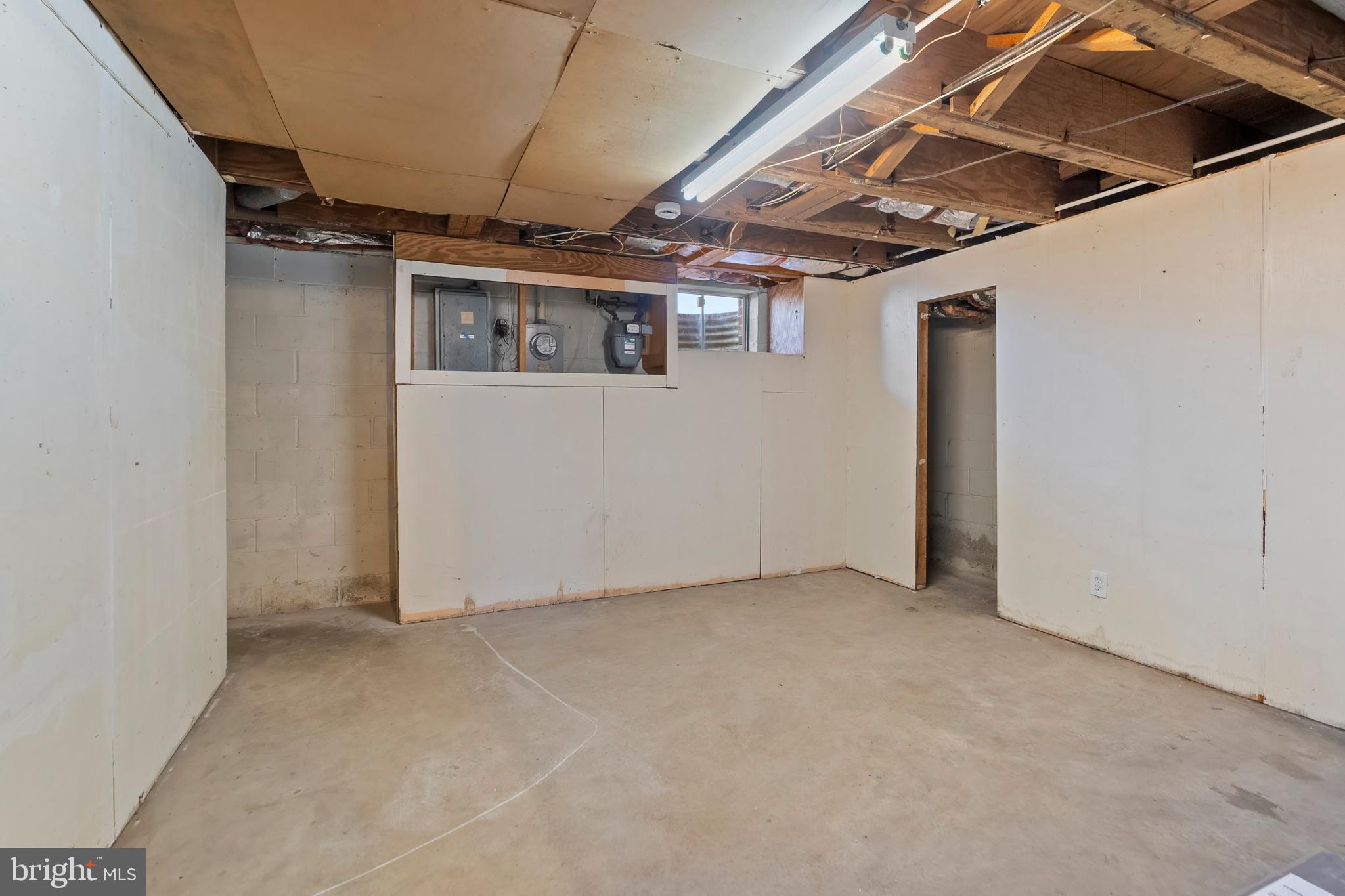 BRENTWOOD SQUARE - Residential