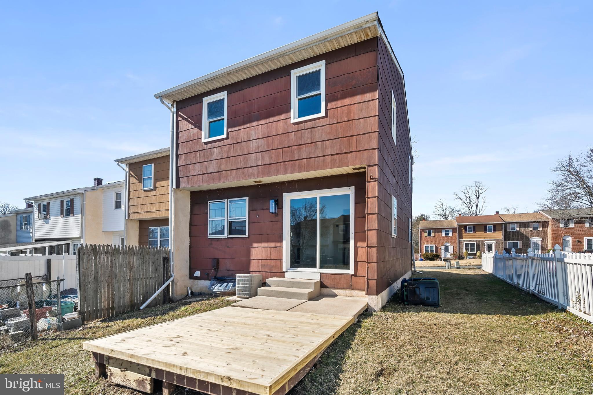 BRENTWOOD SQUARE - Residential