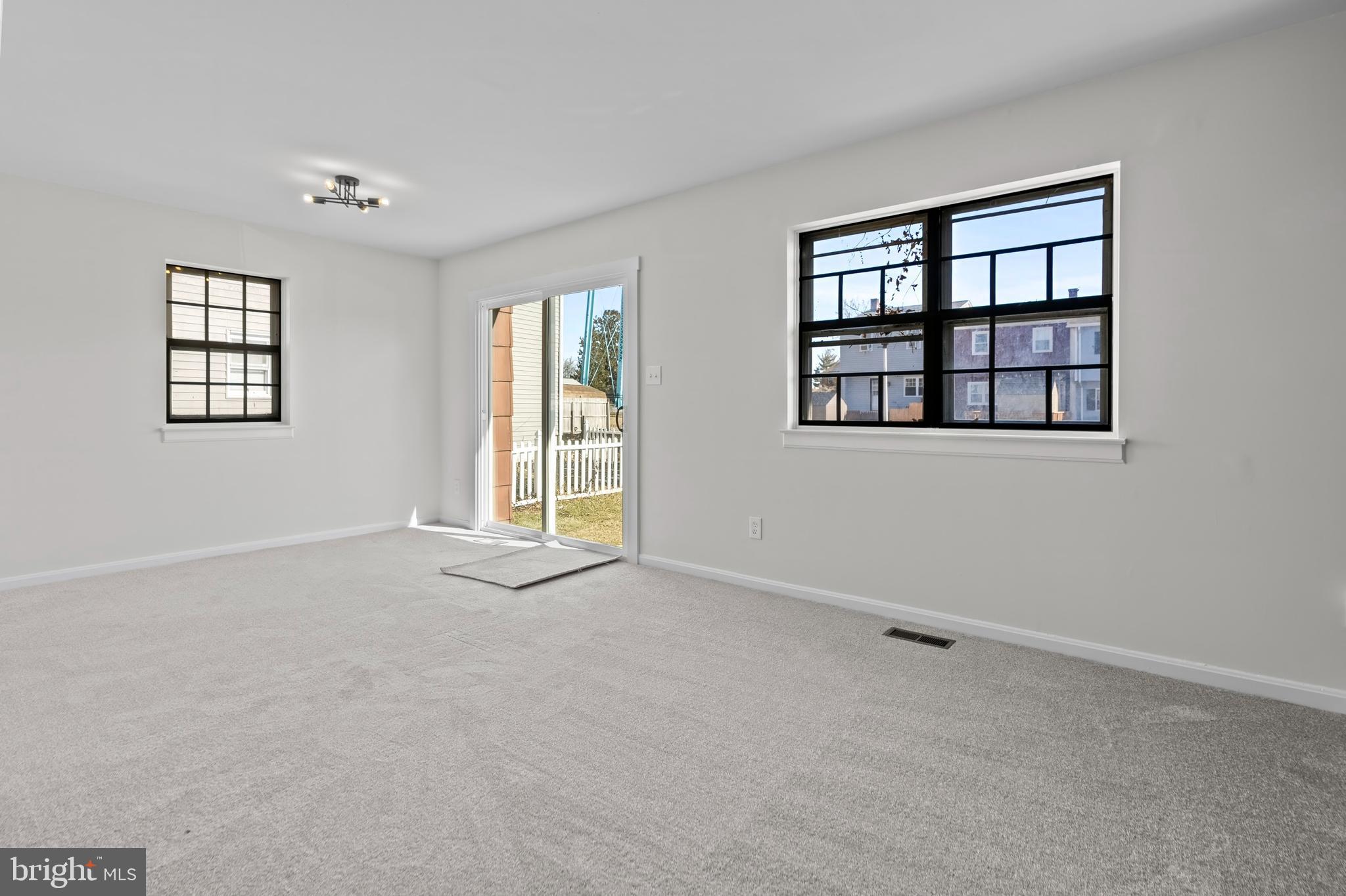 BRENTWOOD SQUARE - Residential