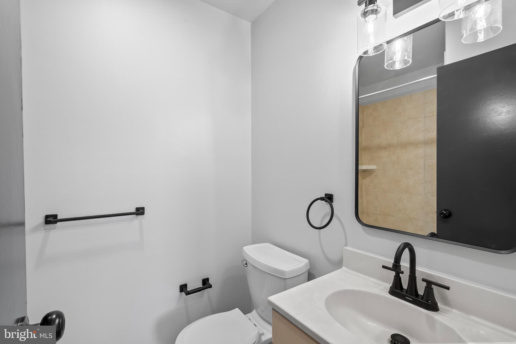 BRENTWOOD SQUARE - Residential