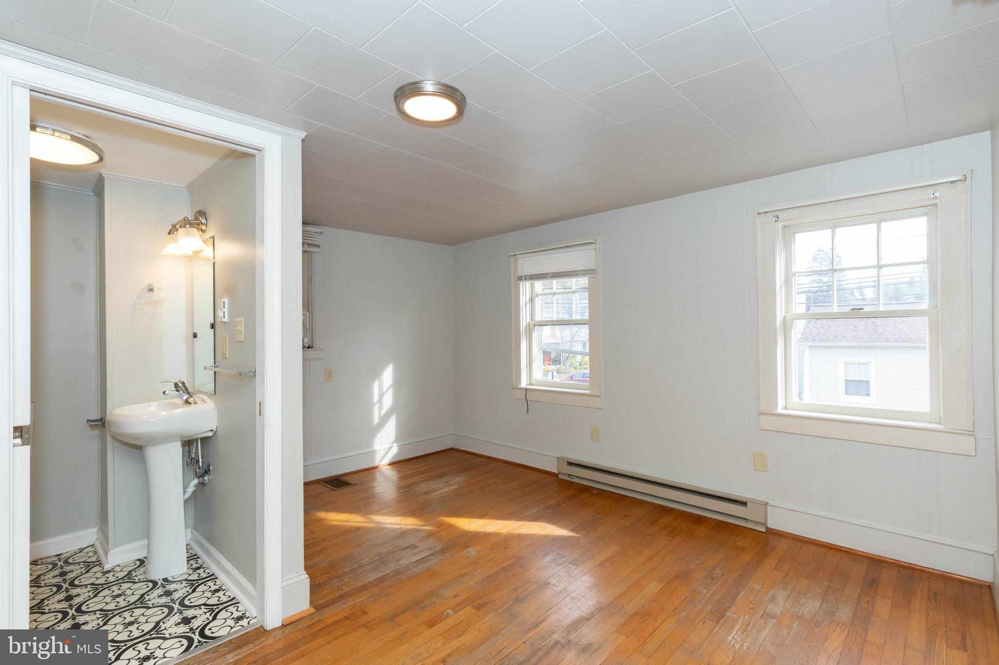 CHARLES TOWN - Residential Lease