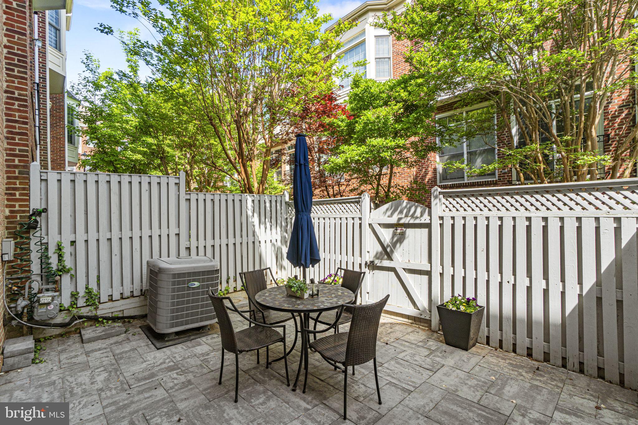 PALISADES PARK - Residential