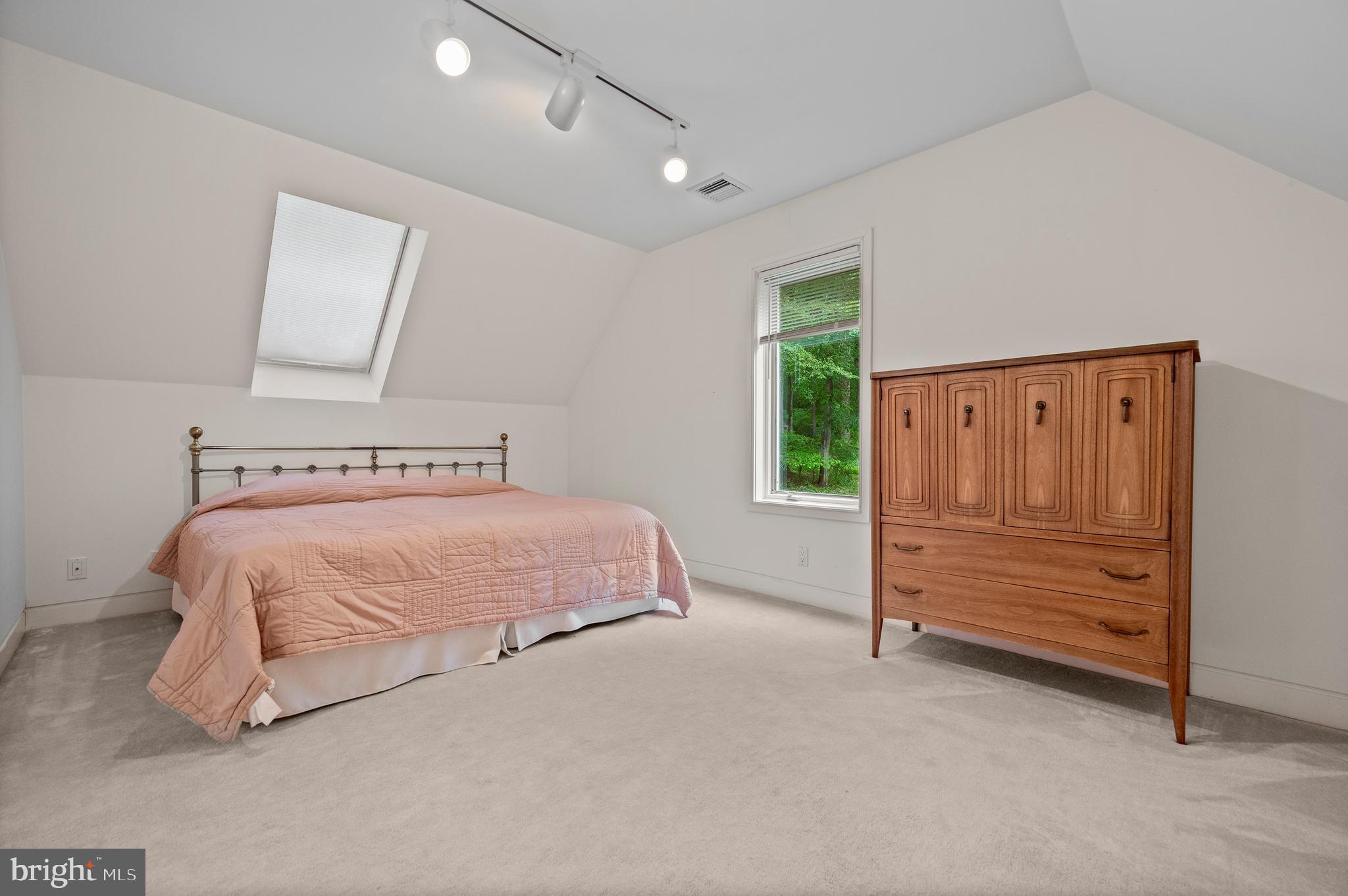 RADNOR HUNT - Residential