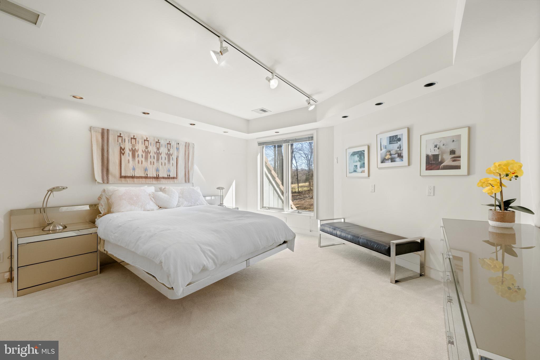 RADNOR HUNT - Residential
