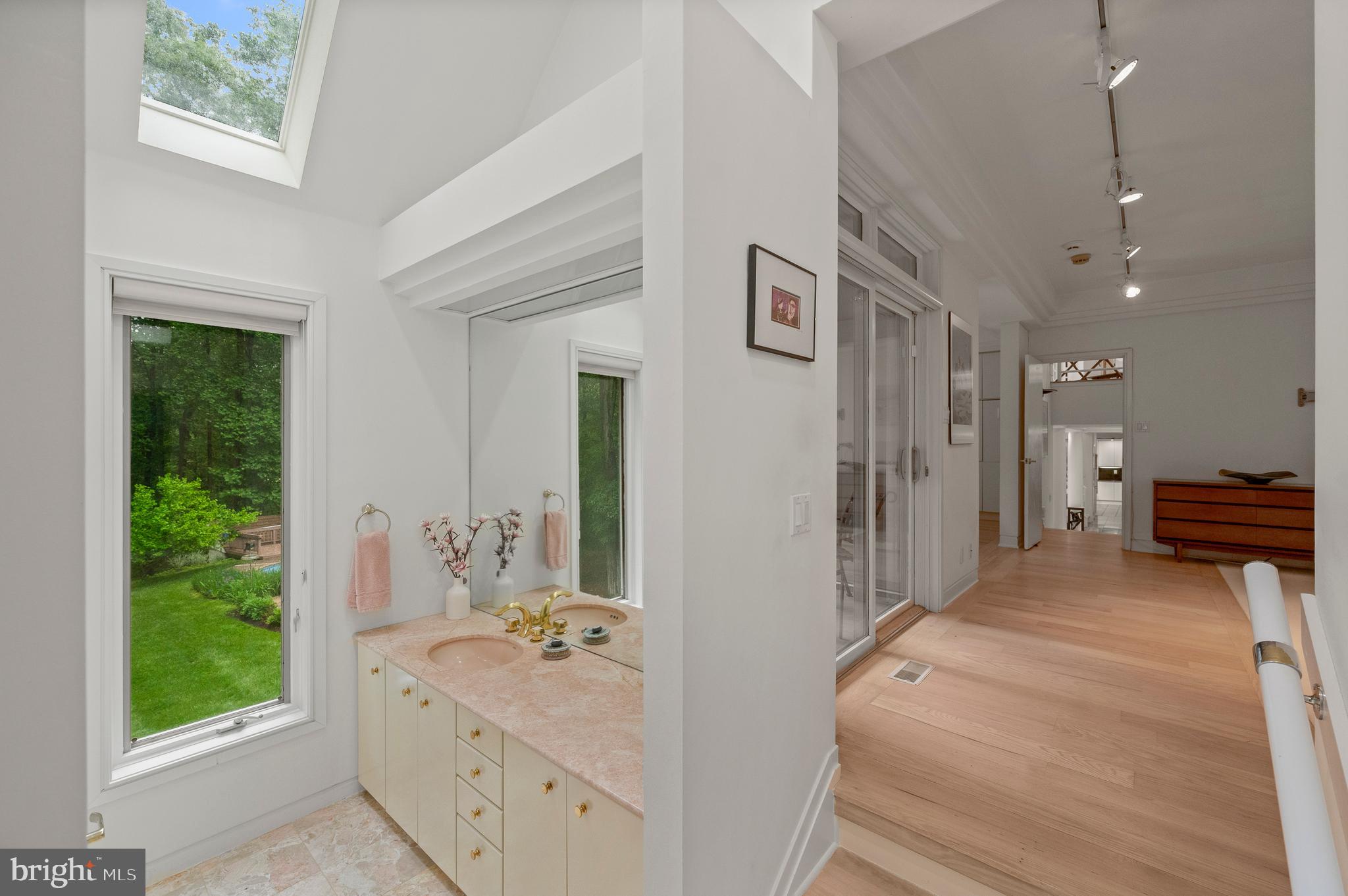 RADNOR HUNT - Residential