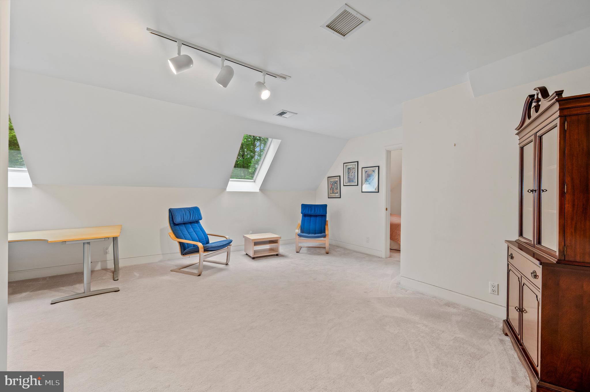 RADNOR HUNT - Residential