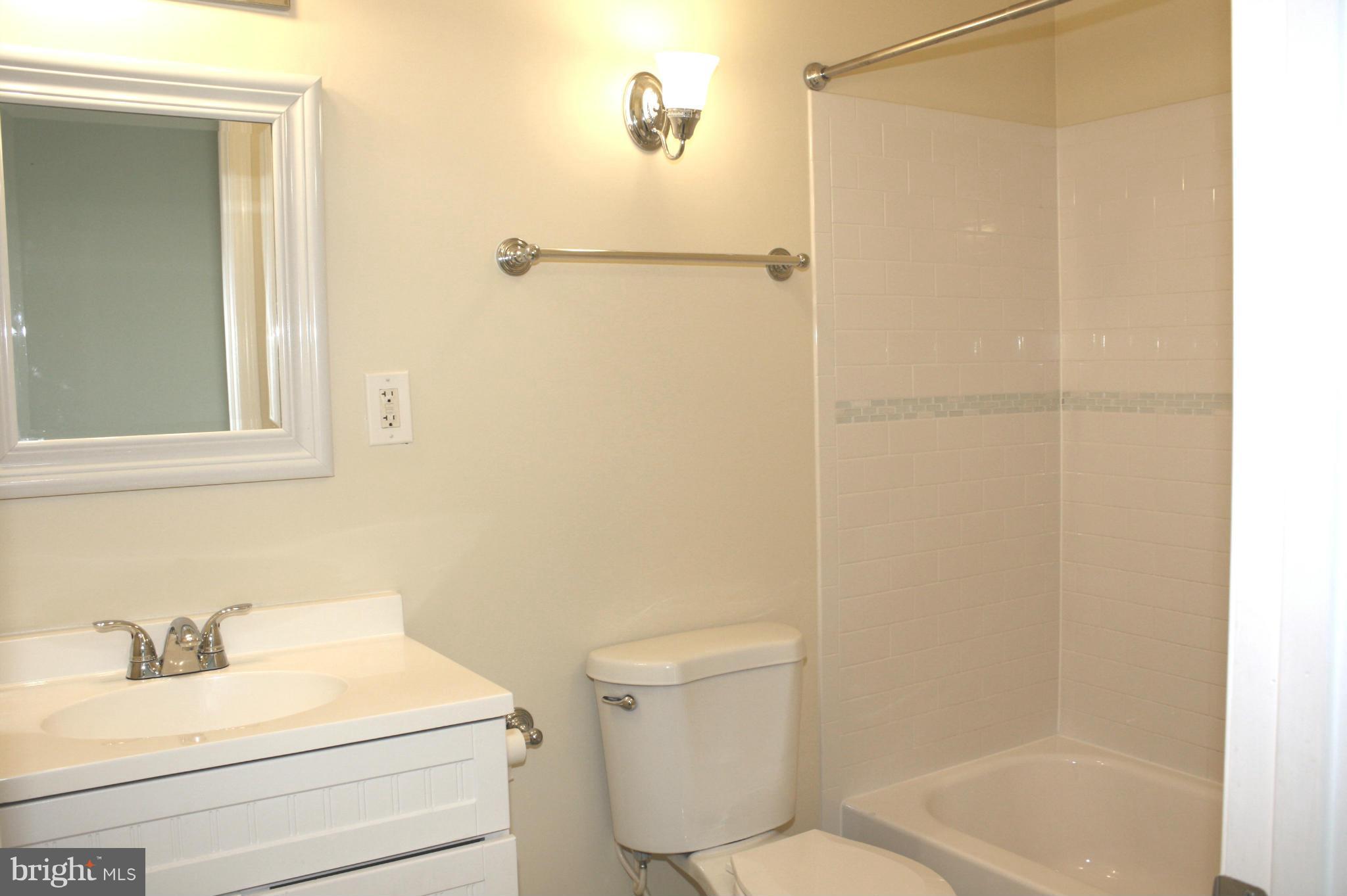 DUMONT OAKS - Residential Lease