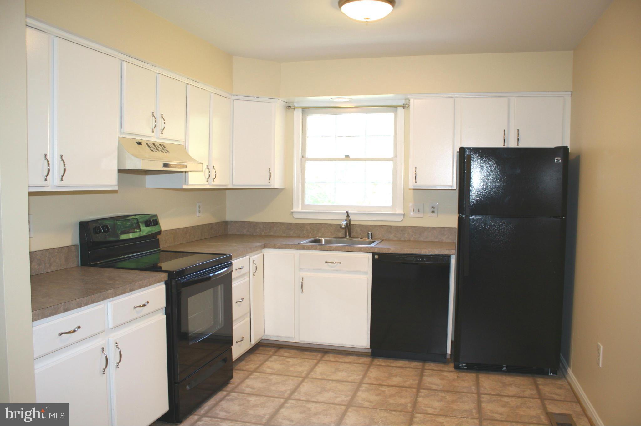 DUMONT OAKS - Residential Lease