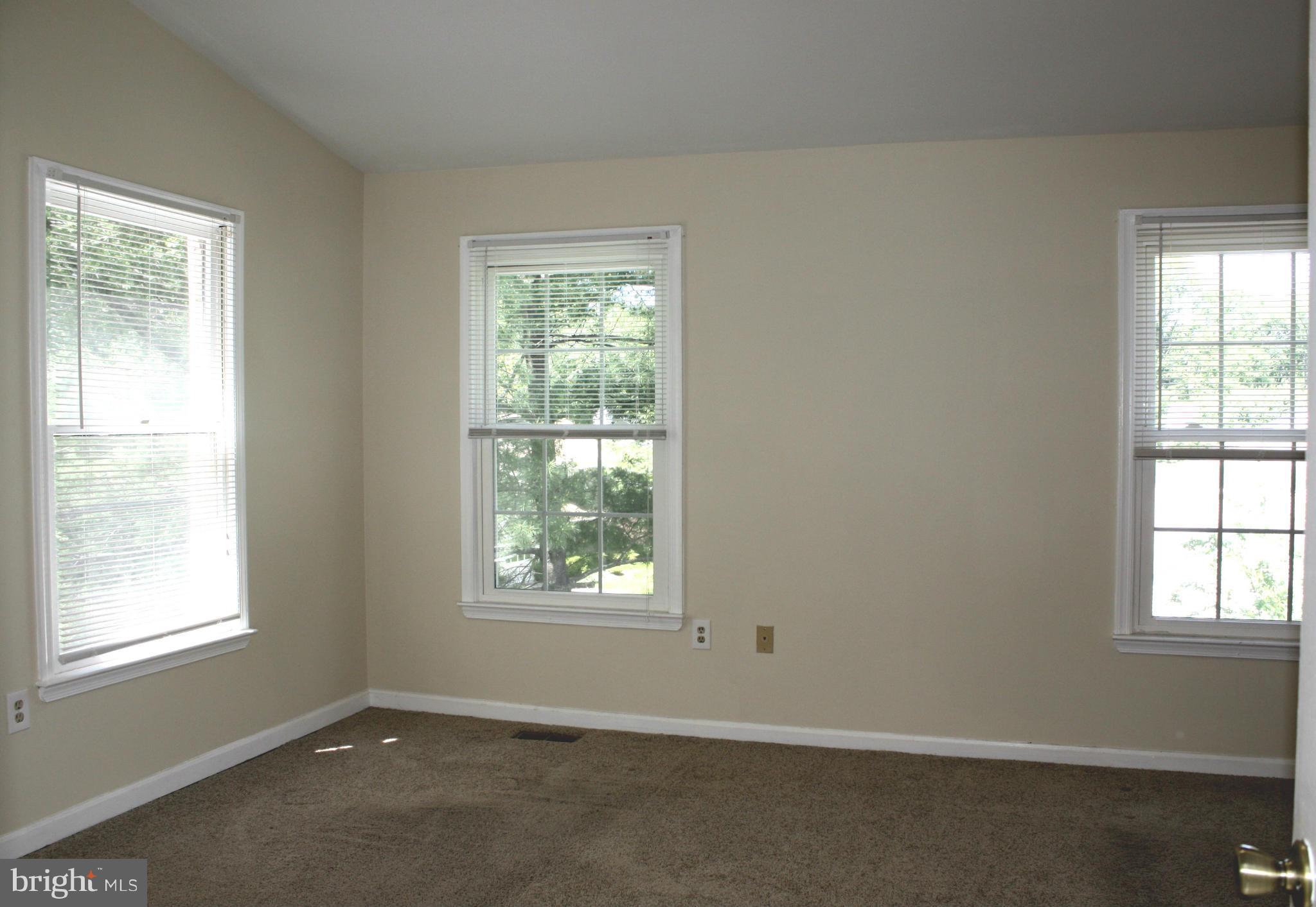 DUMONT OAKS - Residential Lease