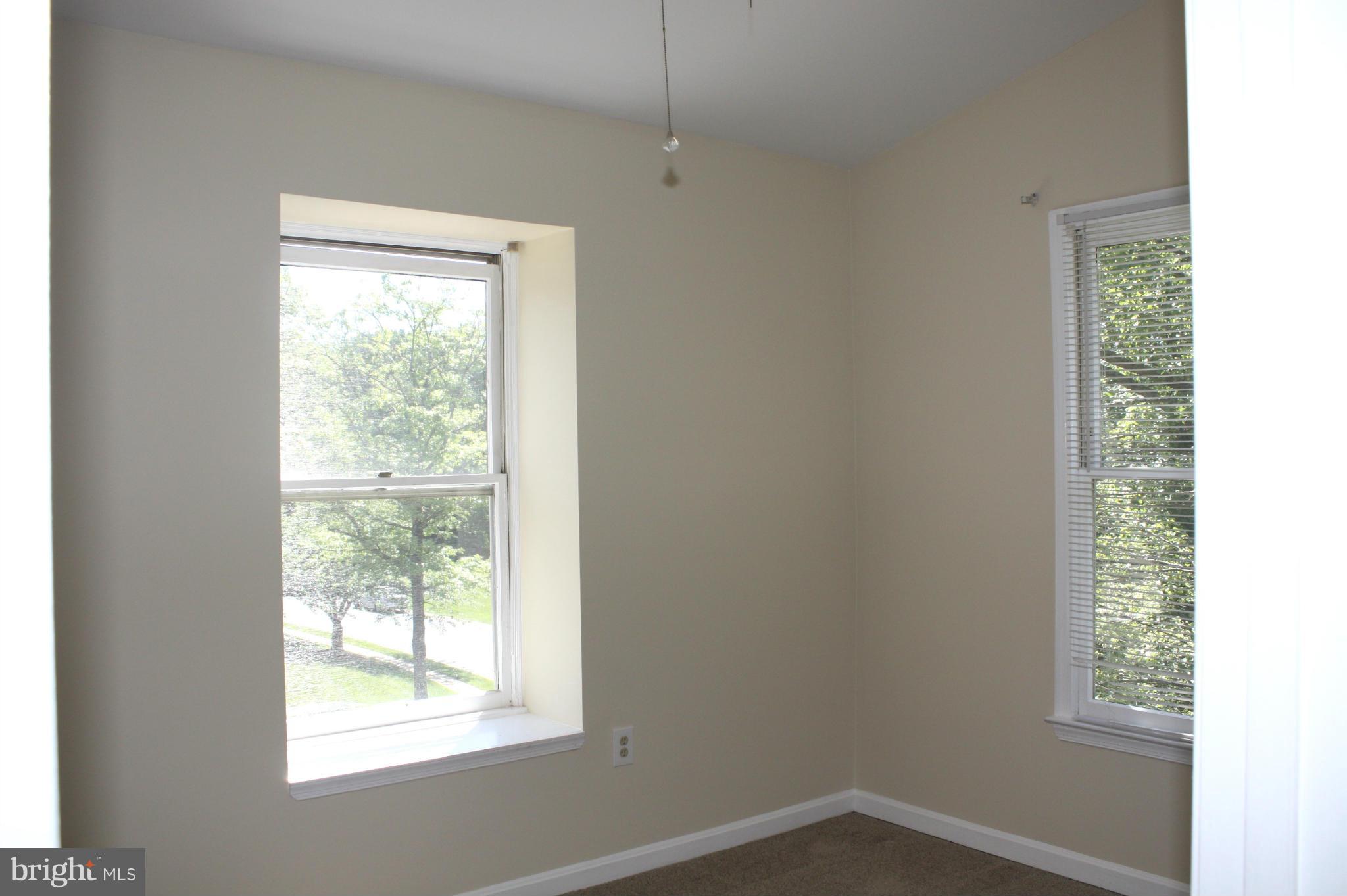 DUMONT OAKS - Residential Lease