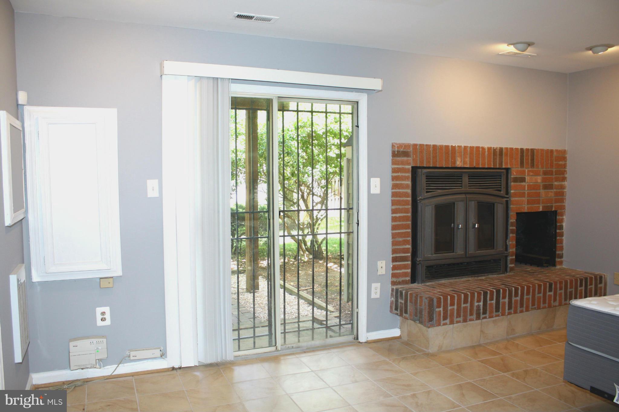 DUMONT OAKS - Residential Lease