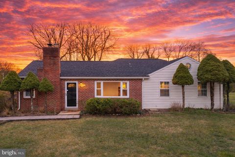 Homes For Sale - 9804 Highview Avenue<br/> DAMASCUS, MD 20872