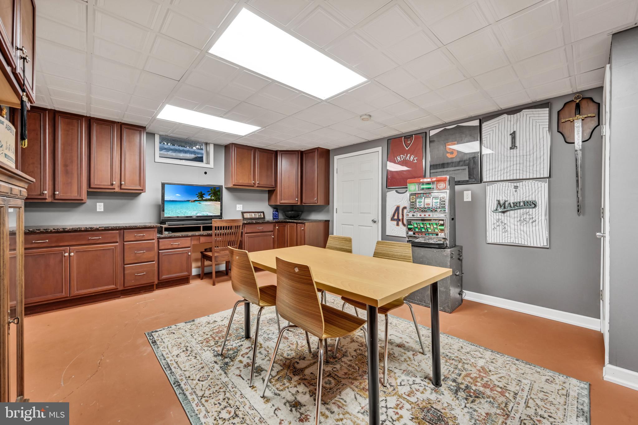 HIDDEN OAKS - Residential