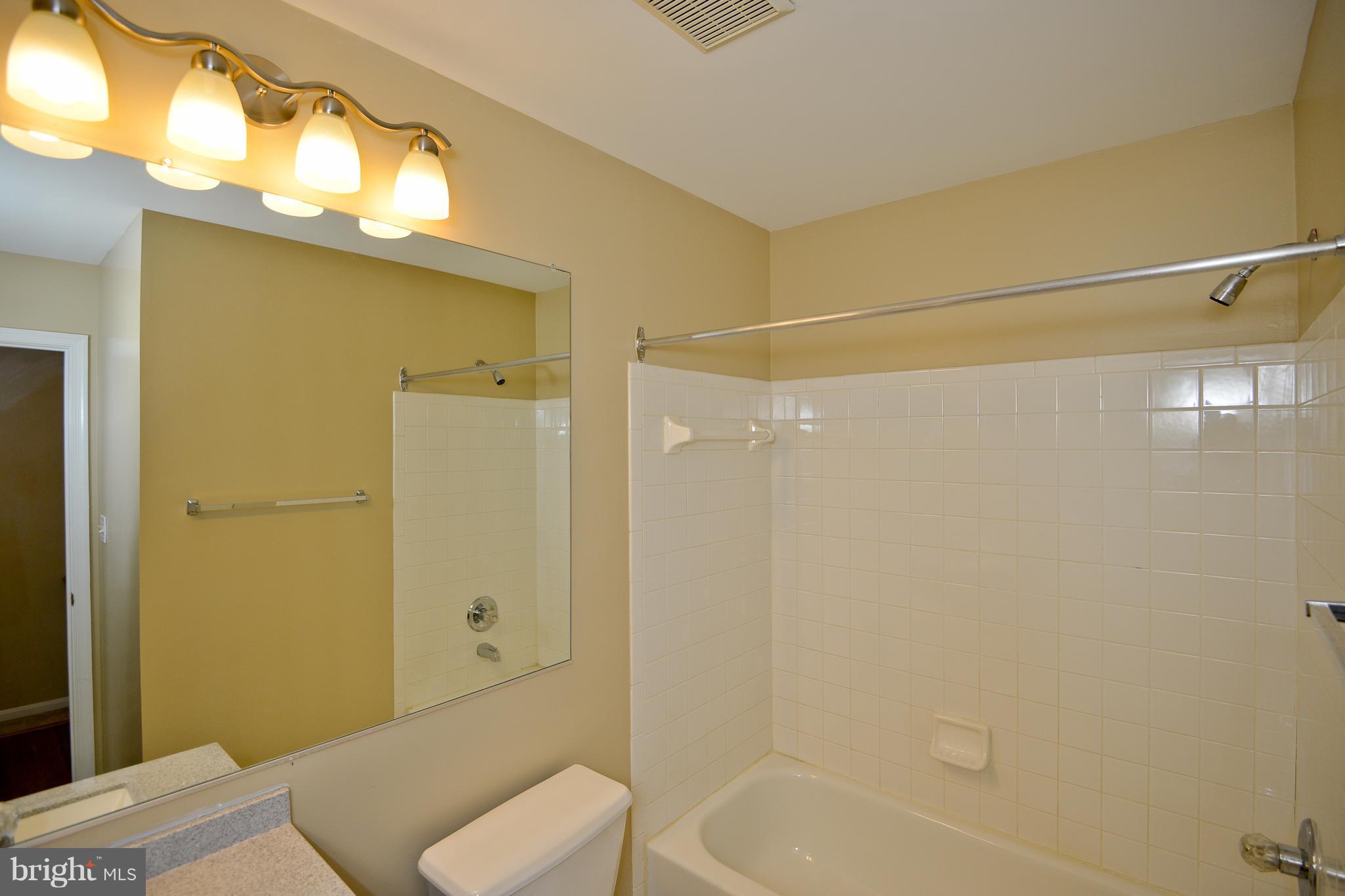 FAIR LAKES LAND BAY - Residential Lease