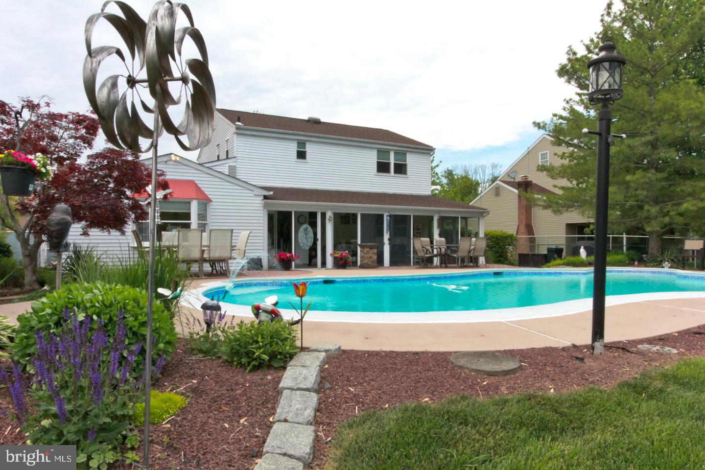 WOODRIDGE EAST - Residential