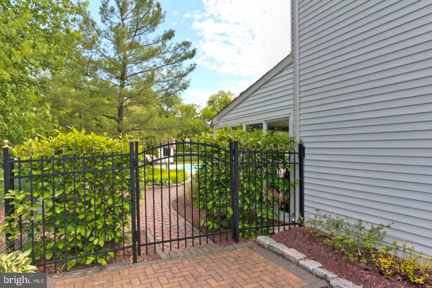 WOODRIDGE EAST - Residential