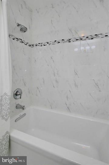 ROLLING VALLEY - Residential Lease