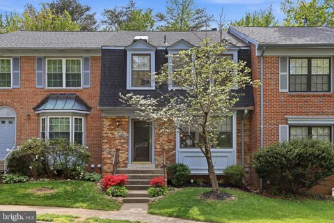 Photo of 3964 Burning Bush Court, FAIRFAX, VA 22033 (MLS # VAFX2303488)