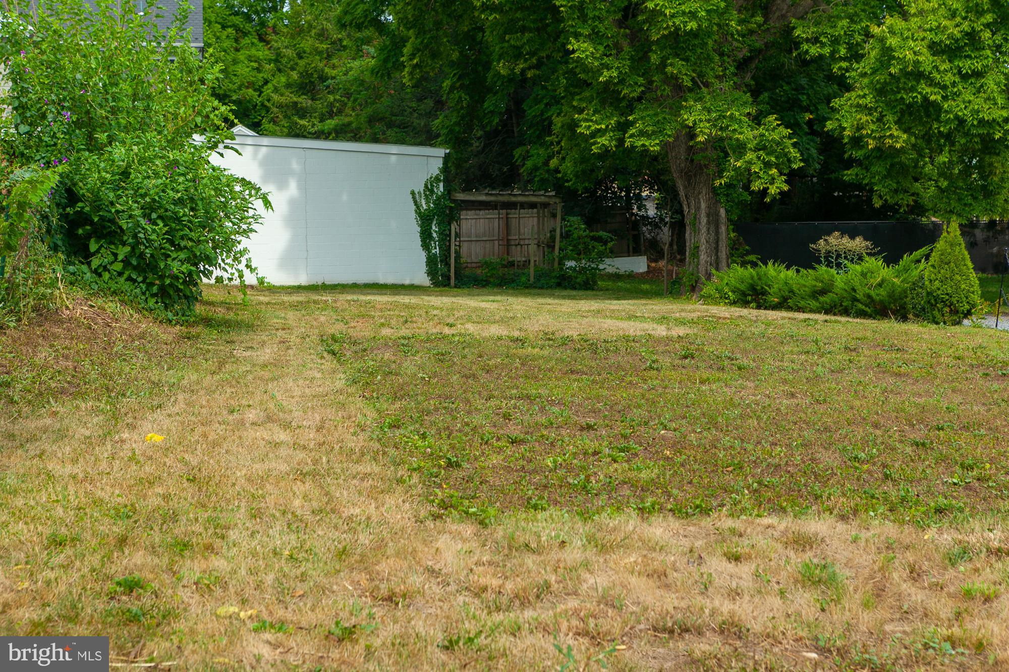 225 South Raleigh St., Martinsburg, WV, Hard to find in town lot in Martinsburg provides 4 parking spots conveniently located near the Marc commuter train station to DC ; ideal for those who commute regularly. Downtown location, nearby restaurants, walking neighborhood, provides four handy parking spots. Located between two large attractive brick homes.