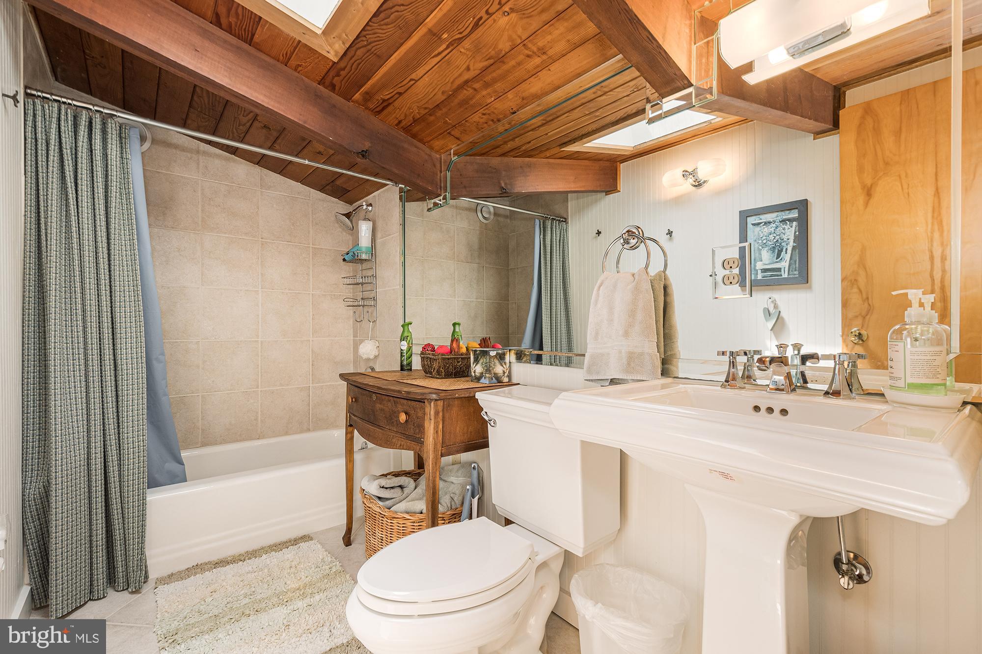 LAKE SHORE DRIVE - Residential