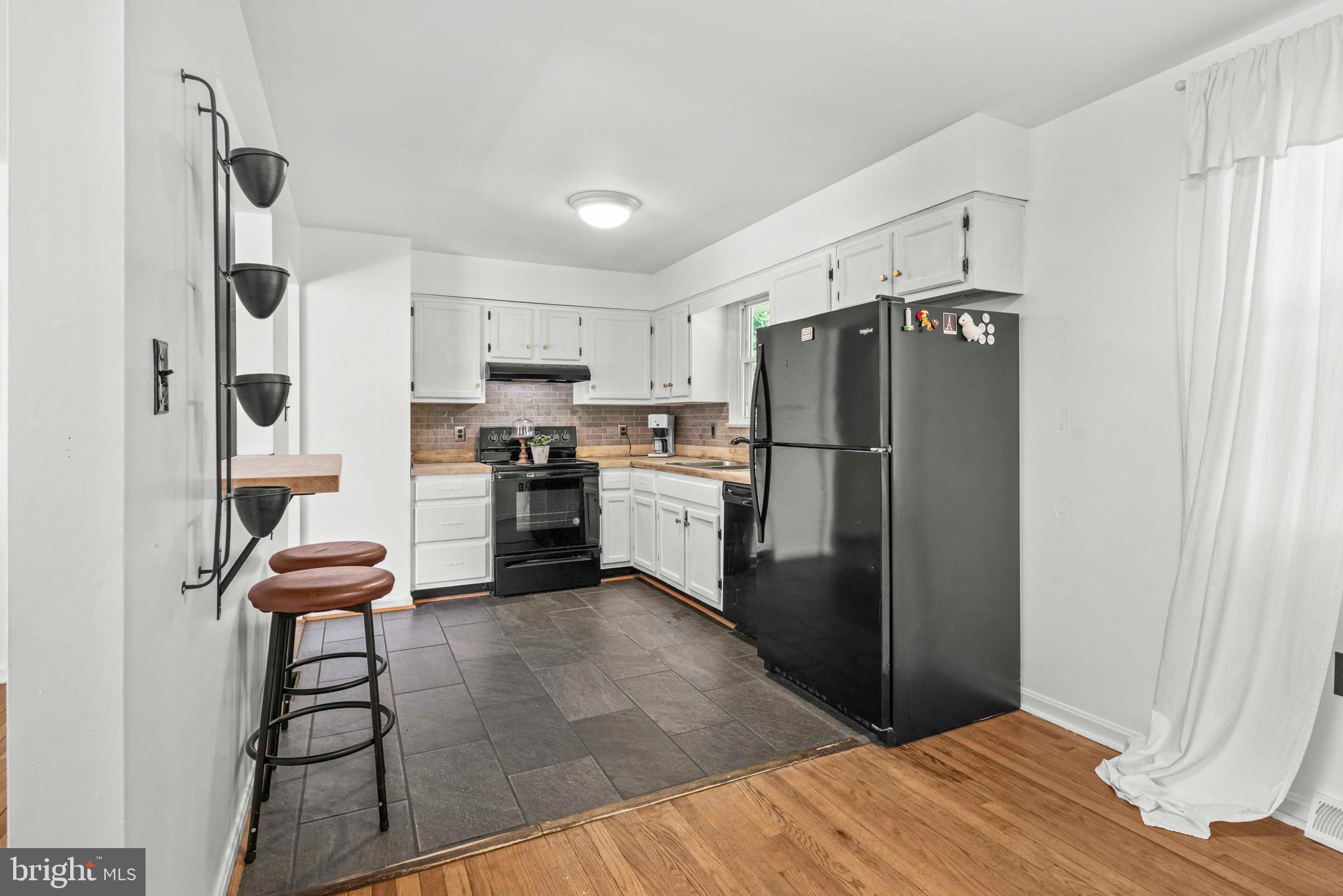7918 WICKER LANE