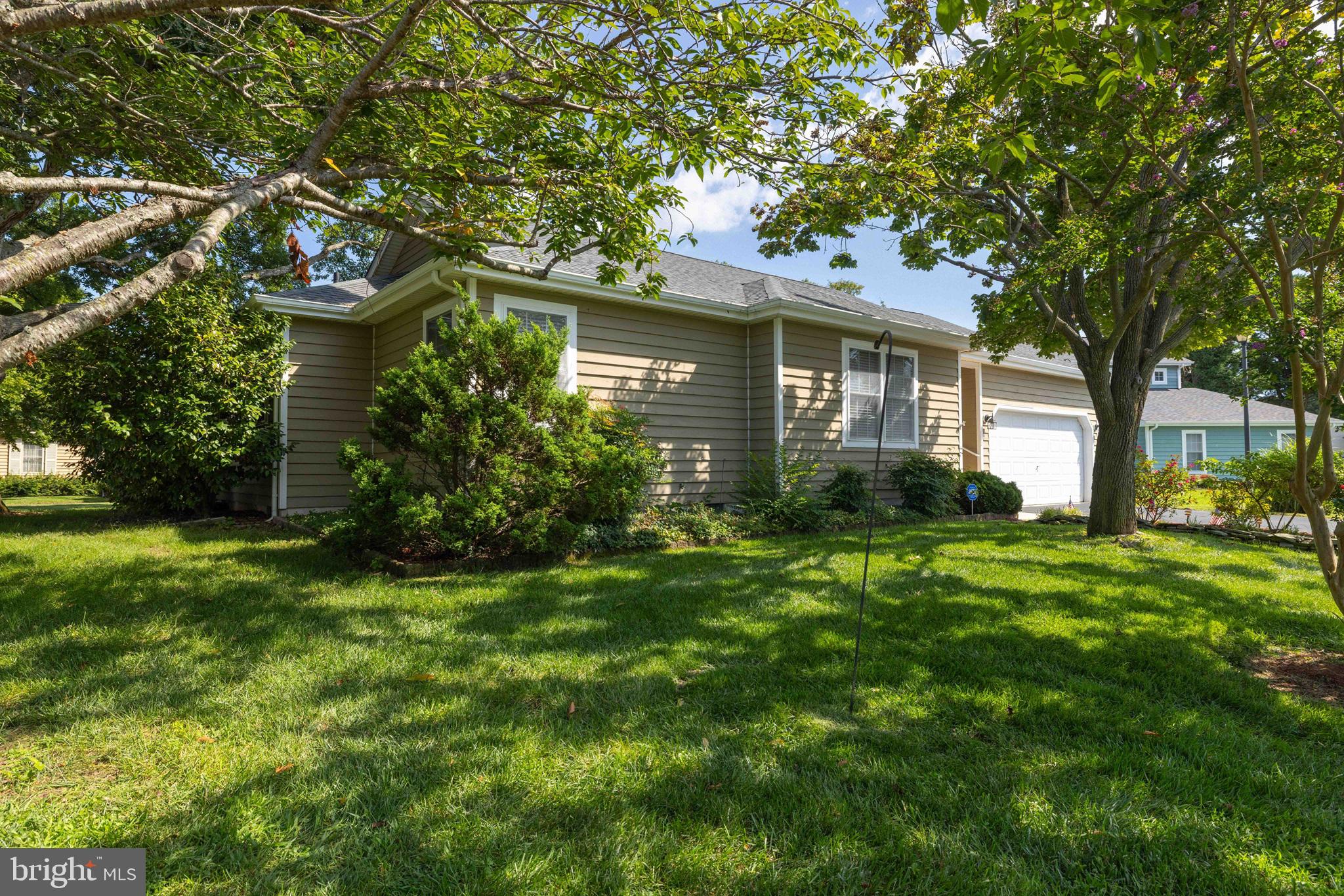 9 LAKEVIEW COURT